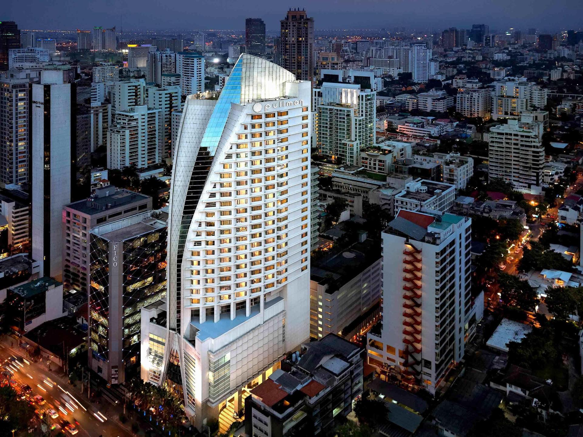 Overhead view of the Hilton Bangkok Grande Asoke building