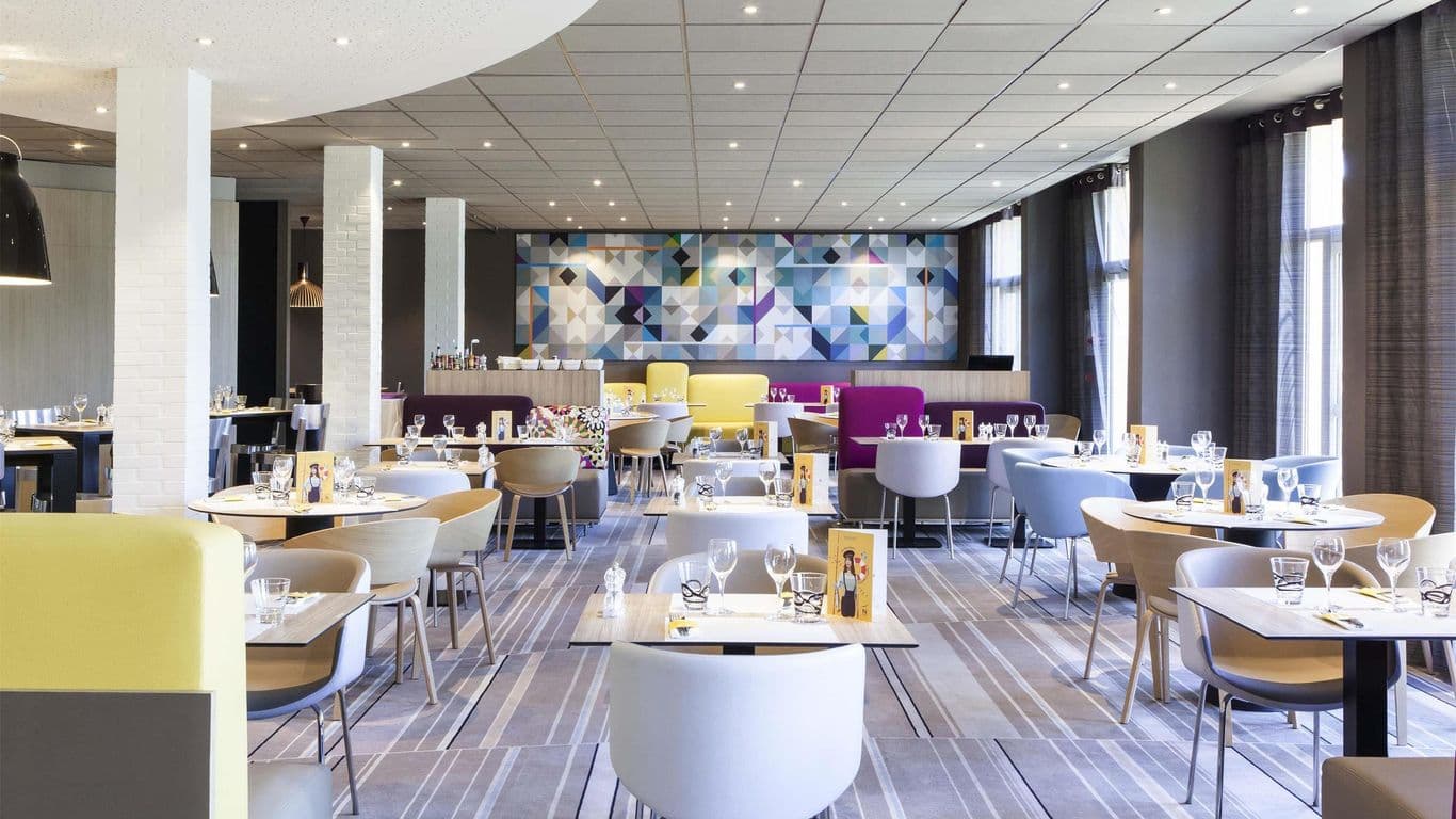 Indoor dining room at Novotel Saint Quentin en Yvelines