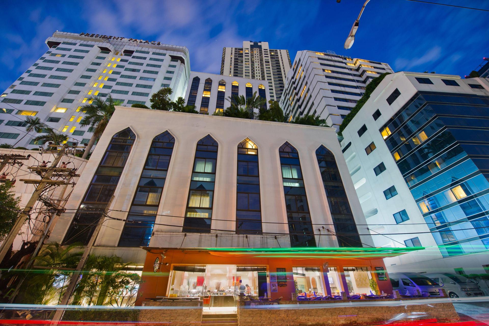 Panoramic view of the pipa hotel bangkok building