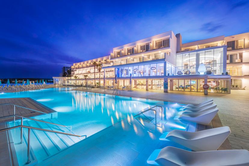 Panoramic view of Elba Sunset Mallorca & Thalasso Spa overlooking the outdoor pool