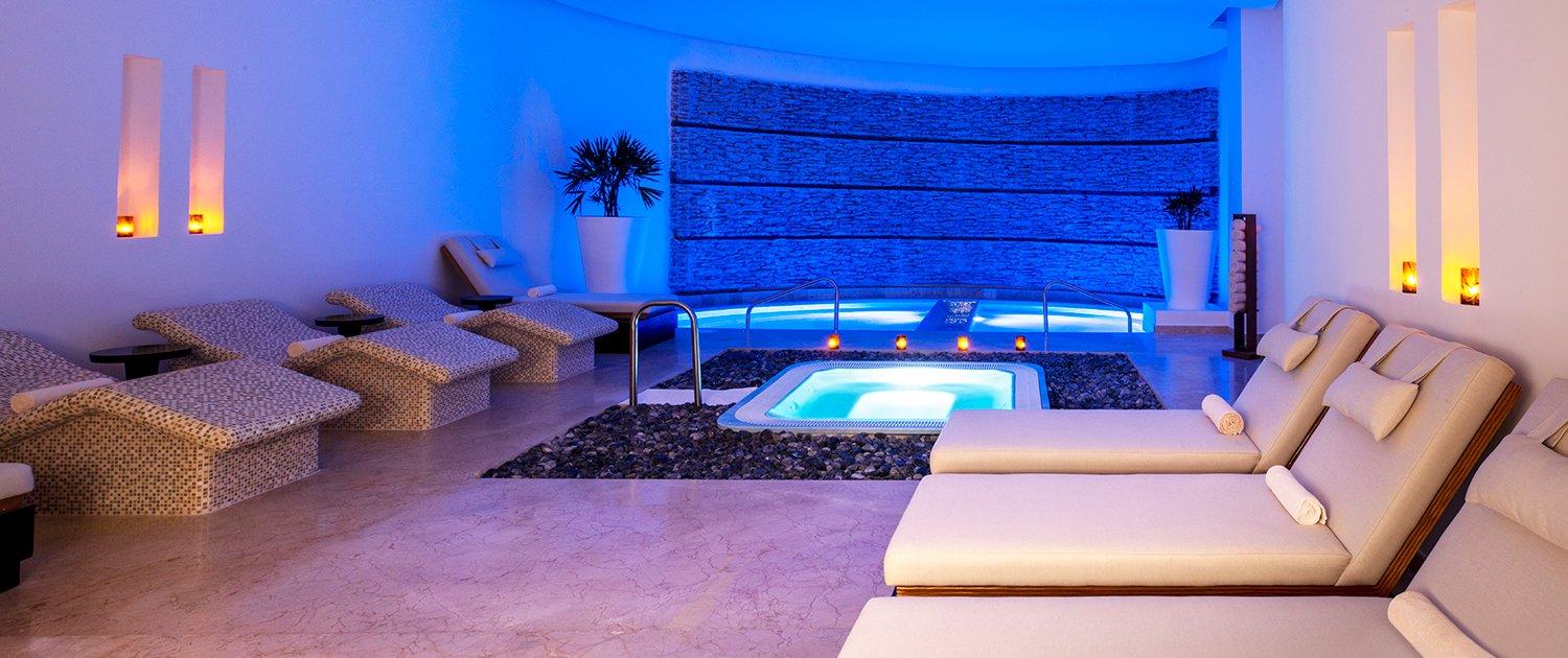 Indoor jacuzzi and lounging bed as part of the spa facilities at Le Blanc Spa Resort