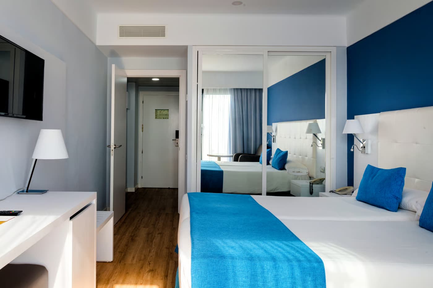 Double bed suite at Alexandre Teguise Playa