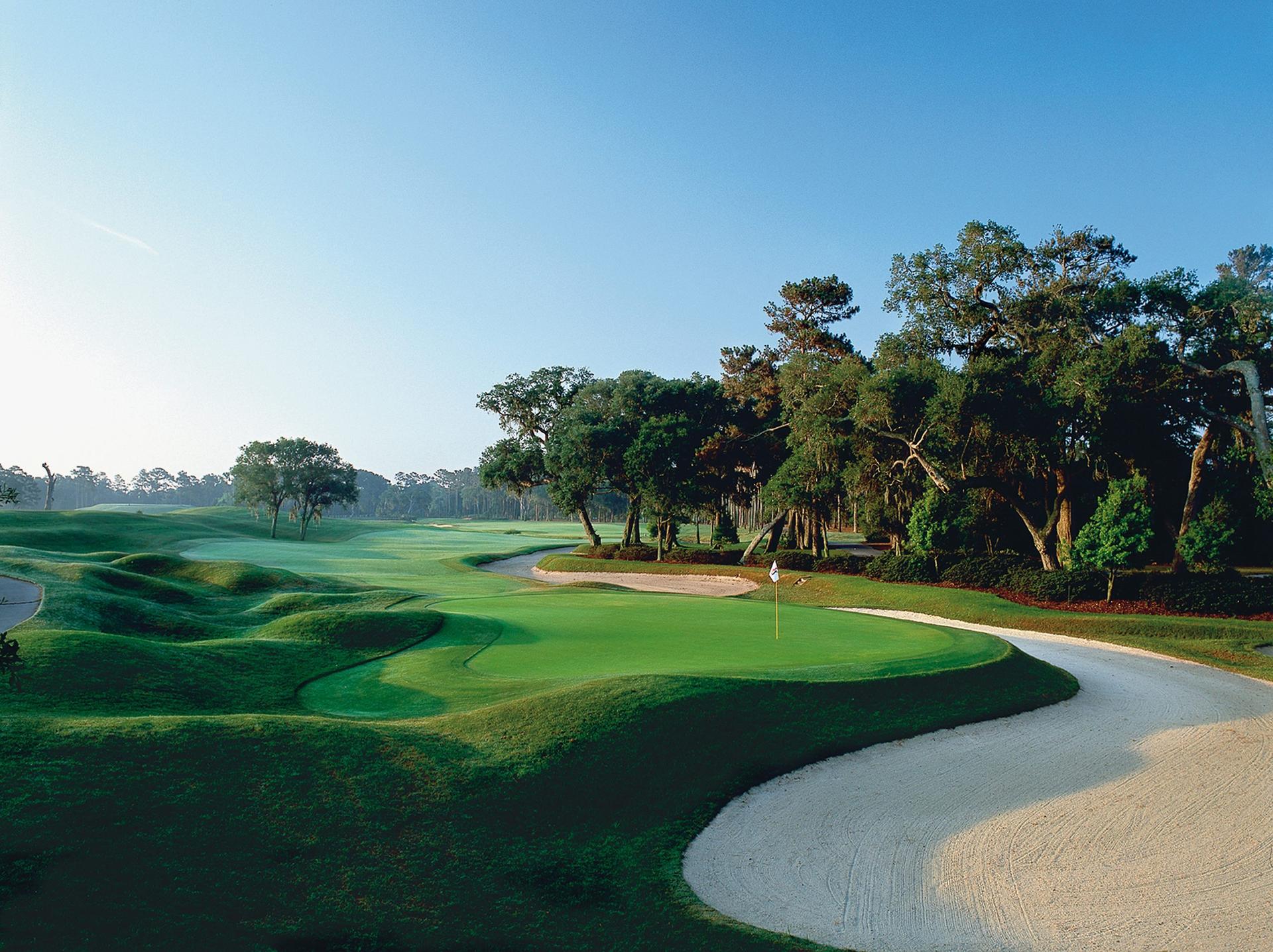 A well maintained fairway with sand bunkers at the Sawgrass Marriott Golf Resort & Spa