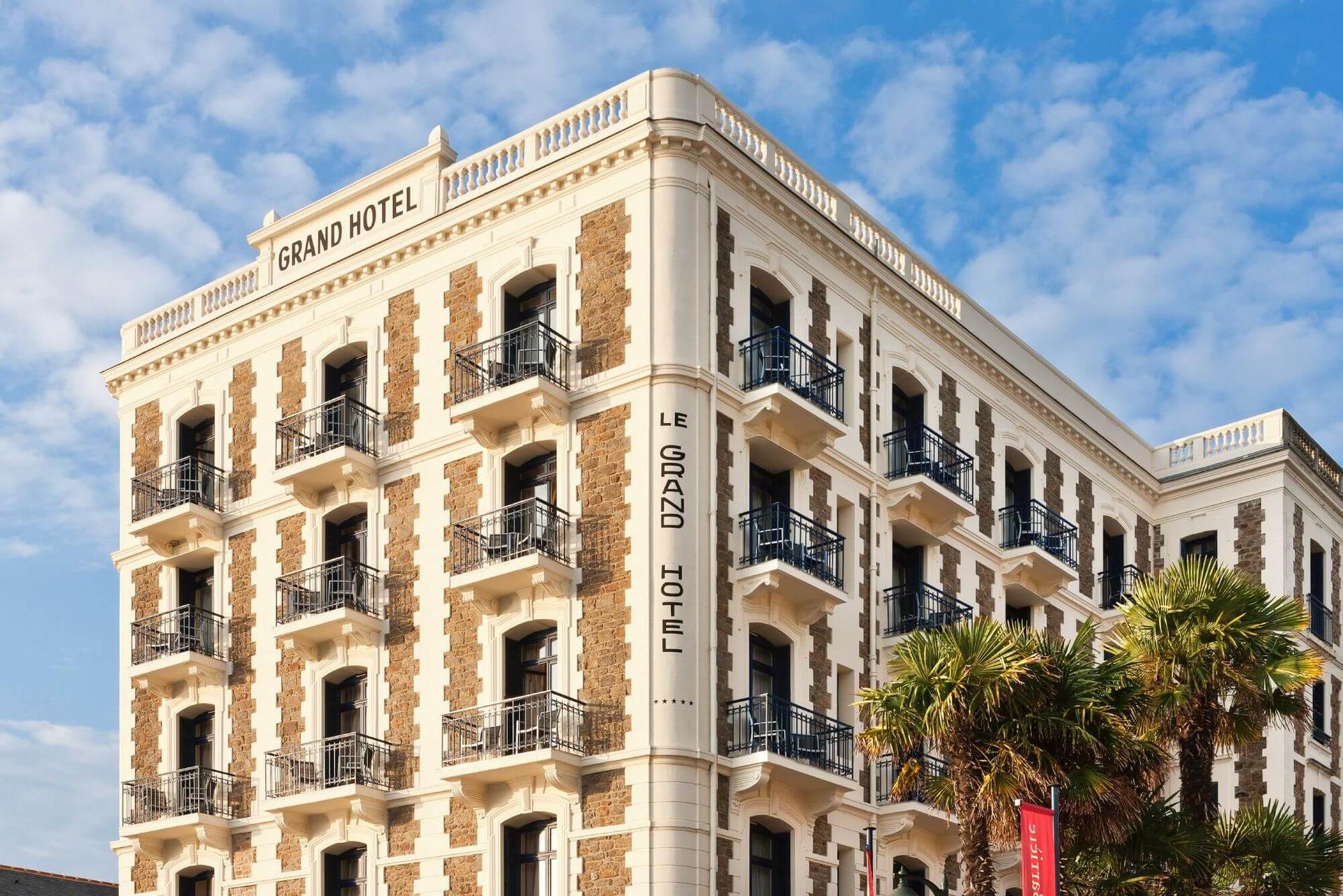 Panoramic view of the Hotel Barriere Le Grand Hotel Dinard building