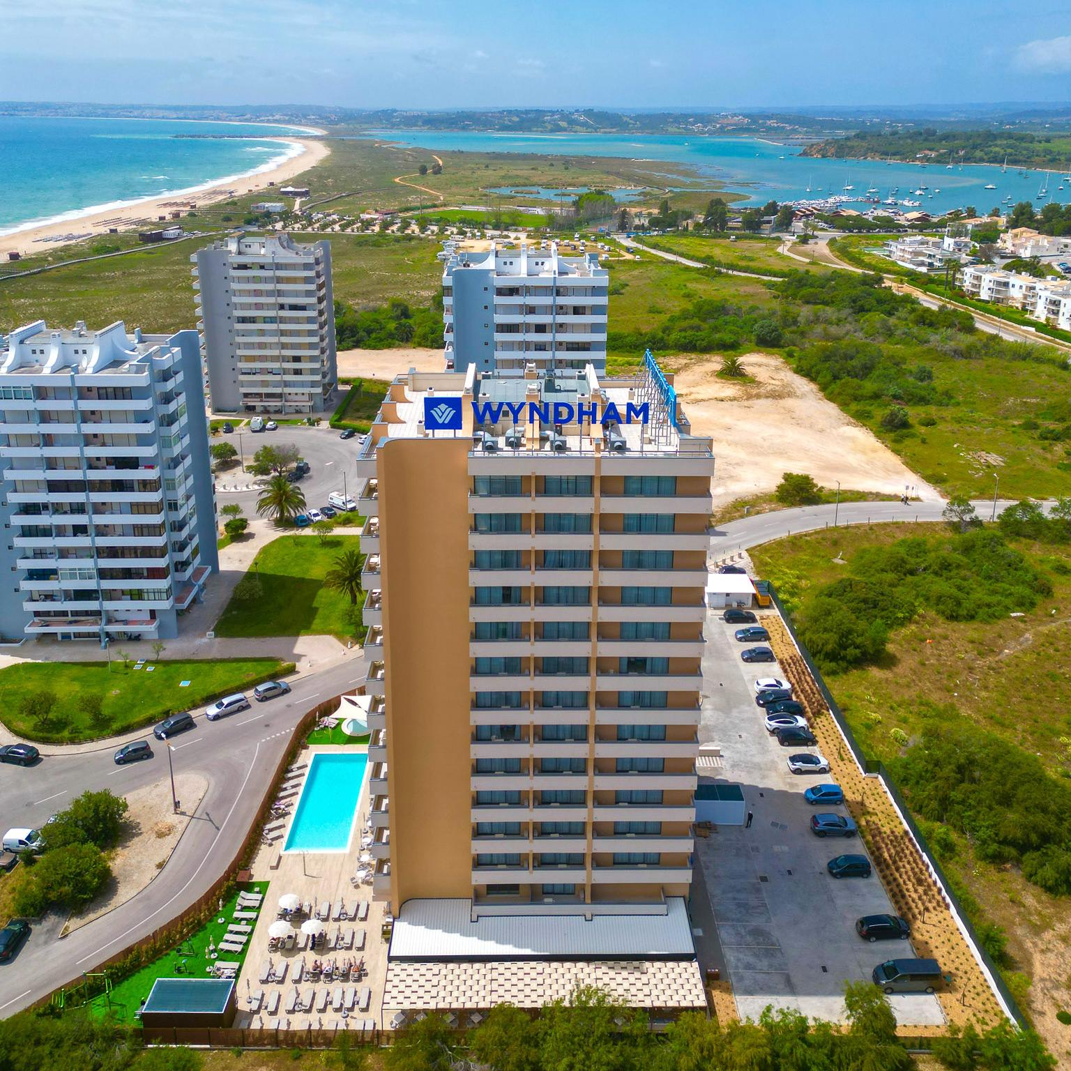 Overhead view of the Wyndham Residences Alvor Beach