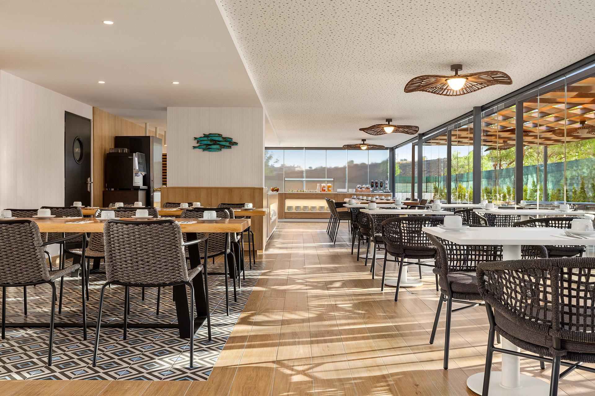 Dining area at the Wyndham Residences Alvor Beach