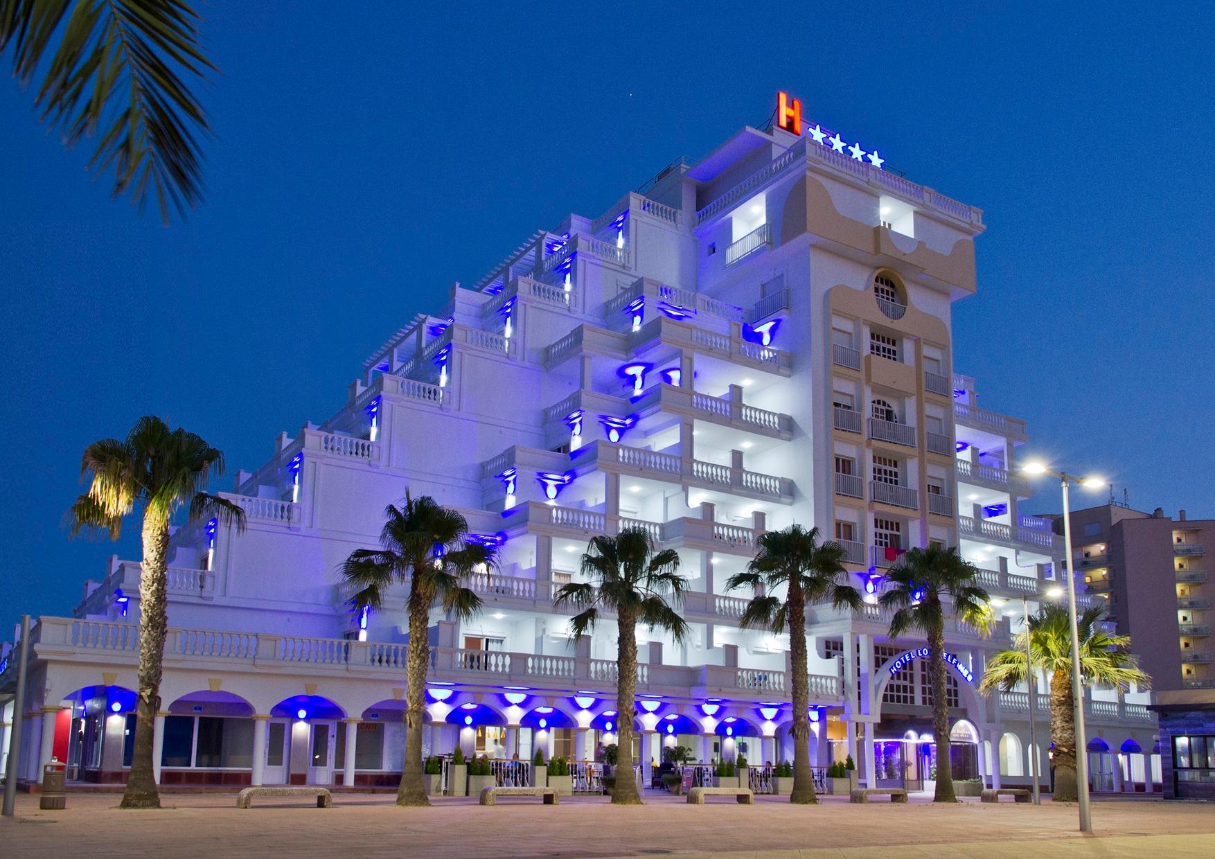 Panoramic view of the Delfines Hotel & Suites building at night