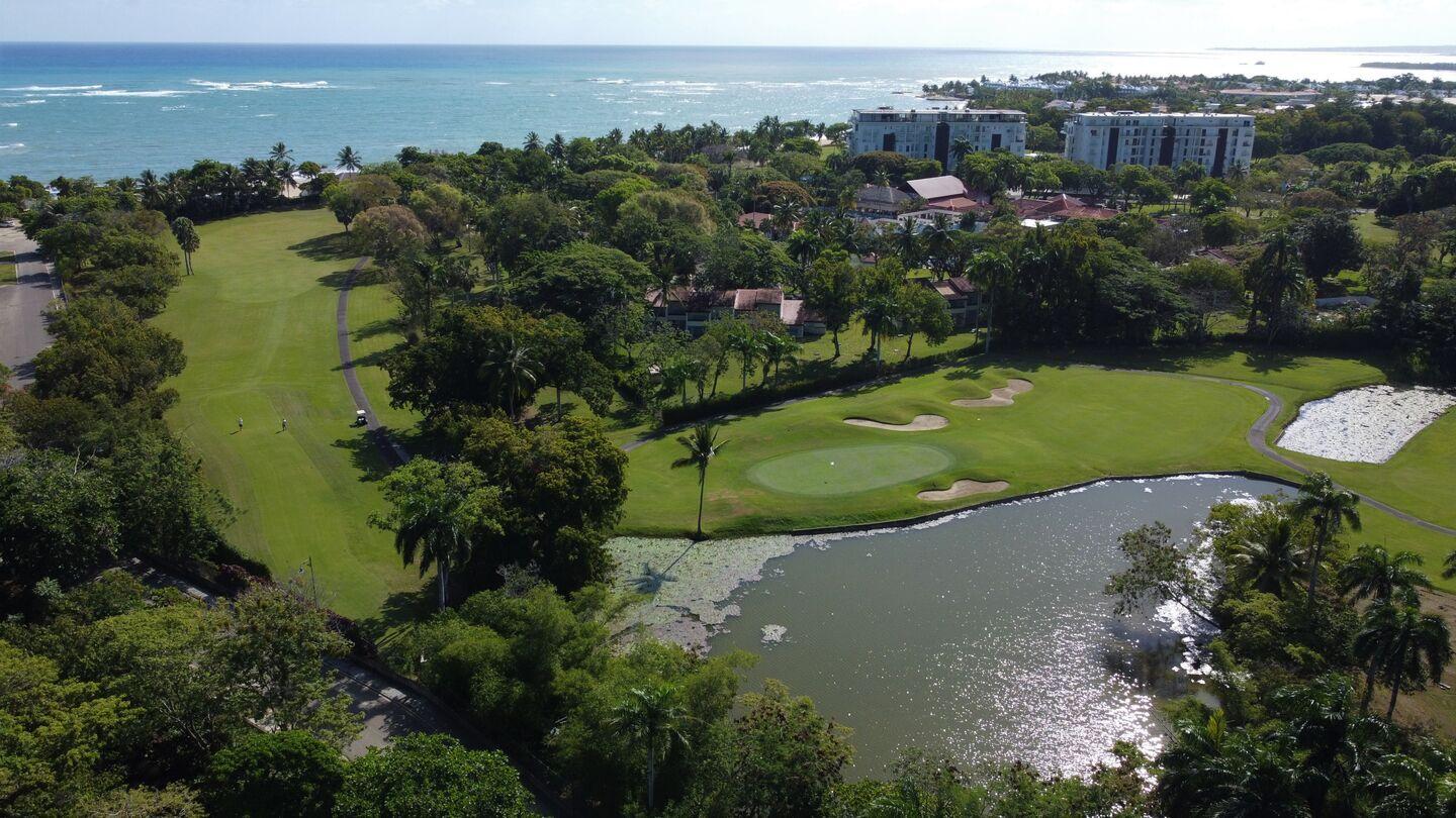 A well maintained fairway littered with sand bunkers