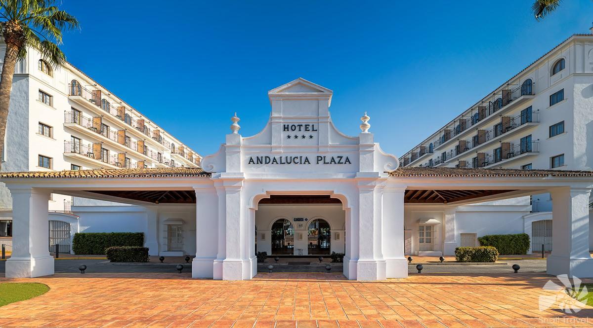 Front entrance to the H10 Andalucía Plaza