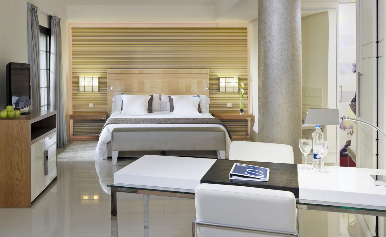 Double bed suite at H10 Andalucía Plaza