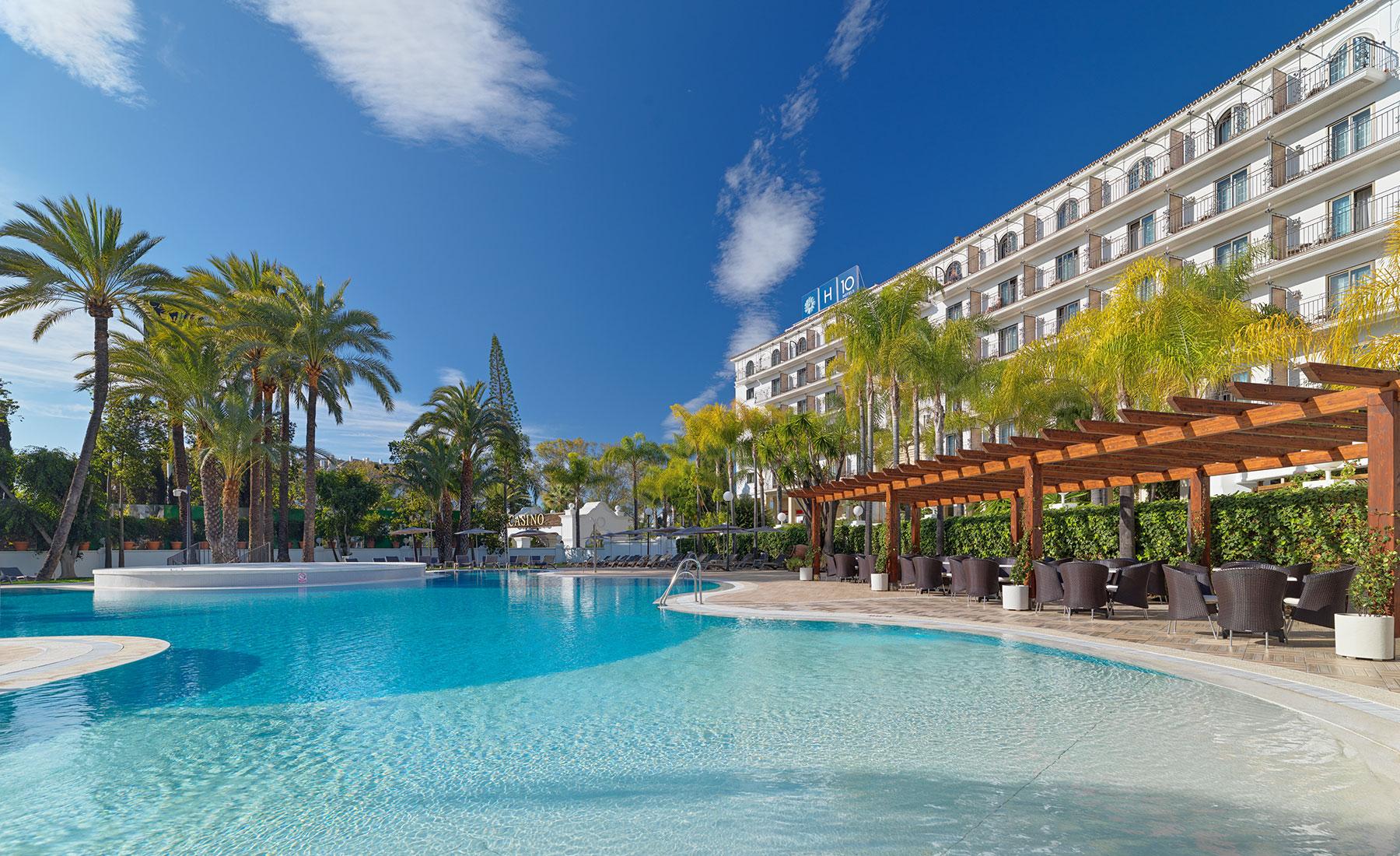 Panoramic view of H10 Andalucía Plaza overlooking its outdoor swimming pool