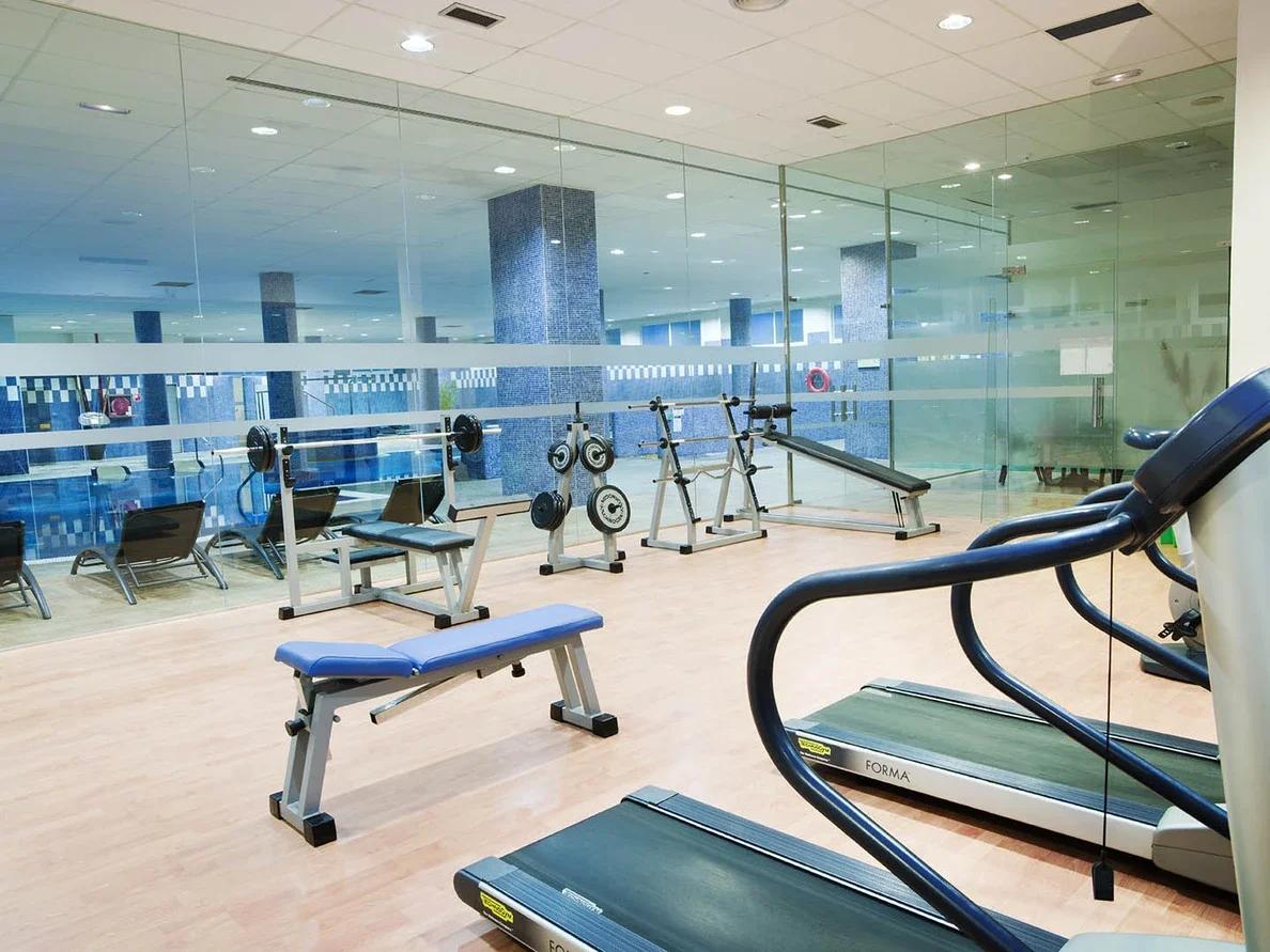 Gym facilities besides the outdoor swimming pool at H10 Estepona Palace
