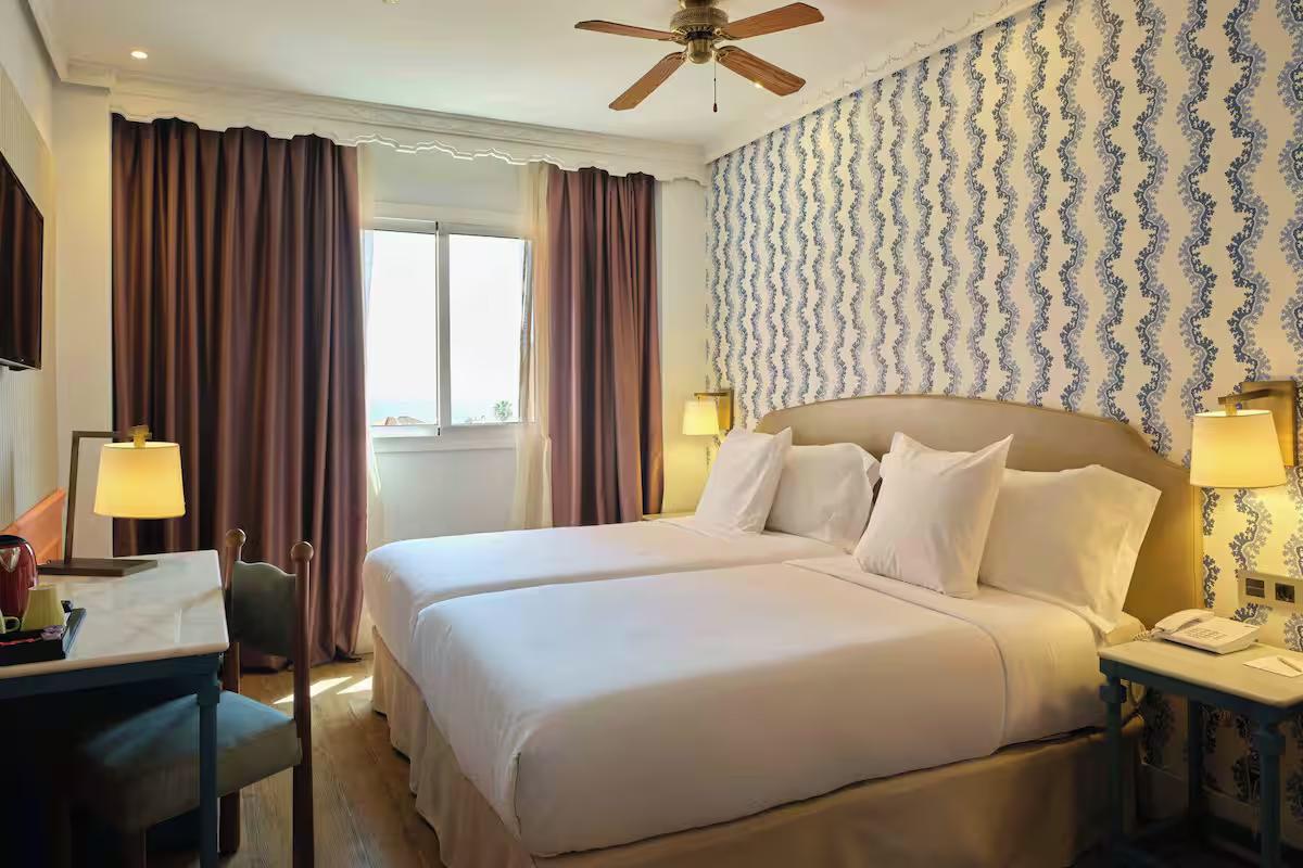 Double bed suite at the Hotel Fenix Torremolinos - Adults Only