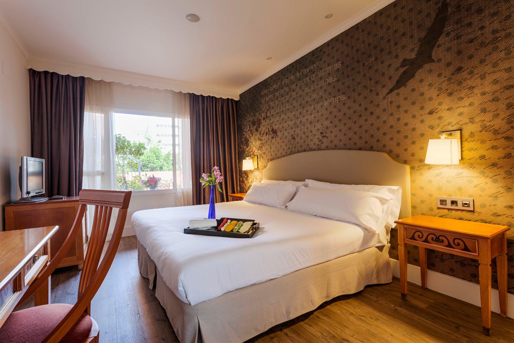 Double bed suite at the Hotel Fenix Torremolinos - Adults Only