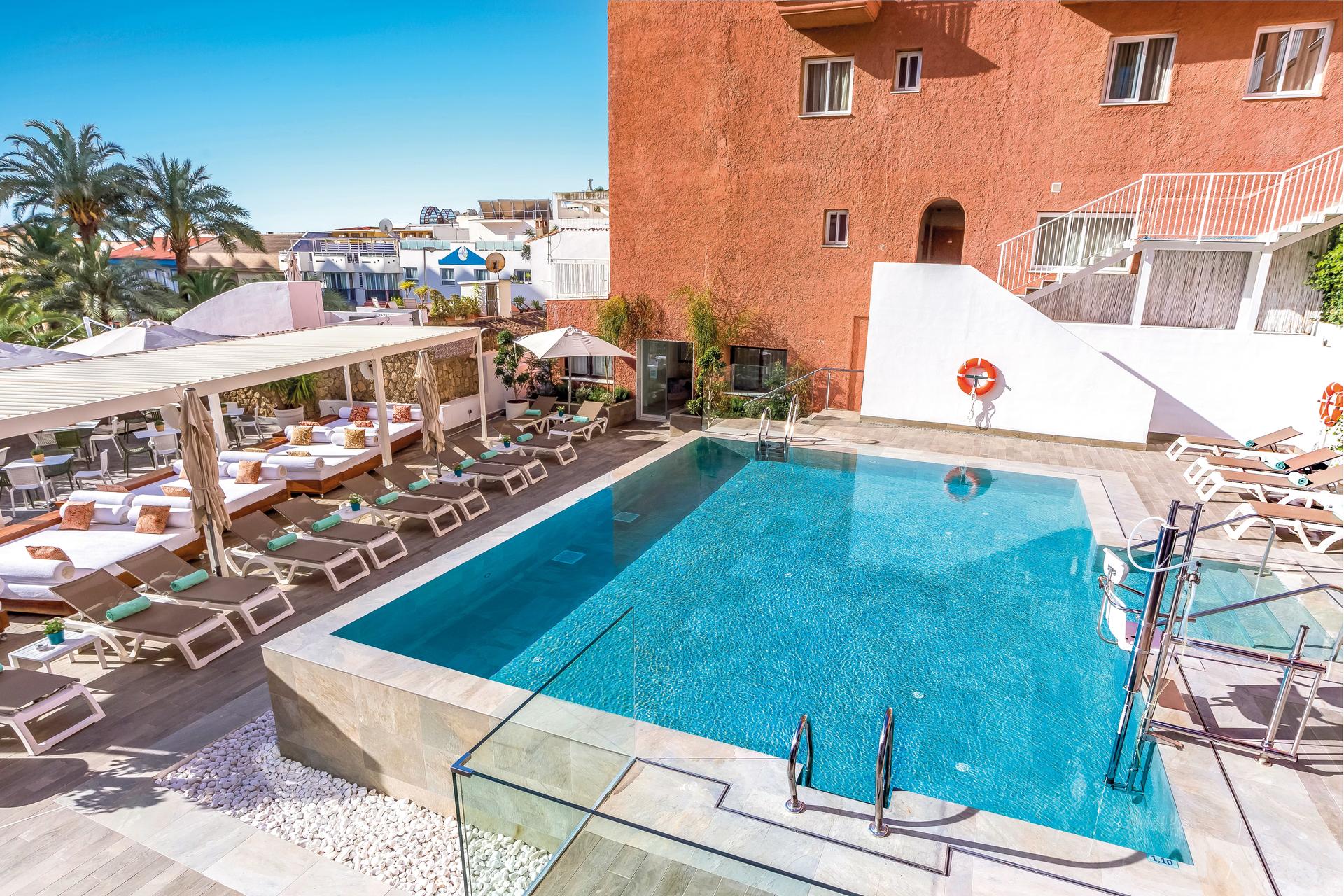 Outdoor swimming pool at the Hotel Fenix Torremolinos - Adults Only
