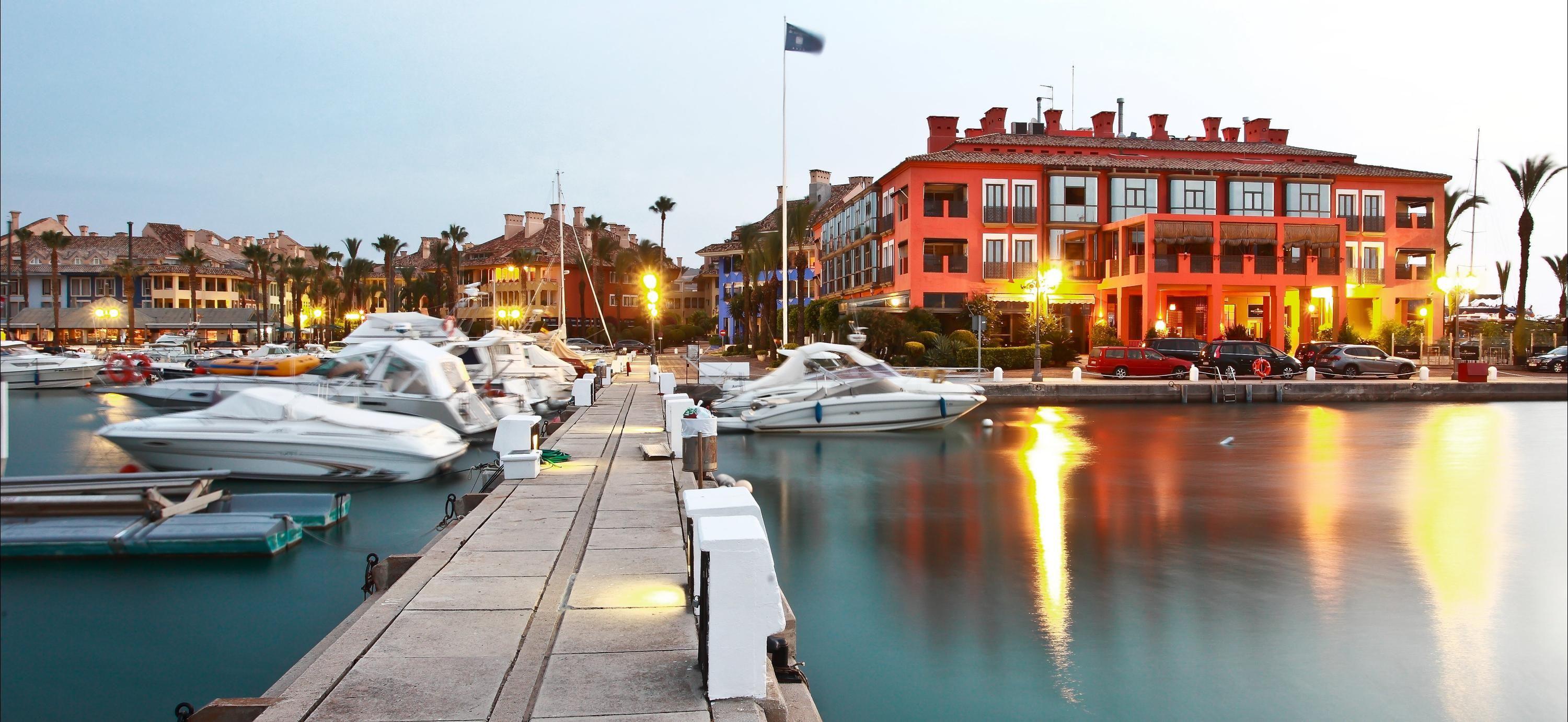 Panoramic view of the Hotel MiM Sotogrande Melia overlooking the dock