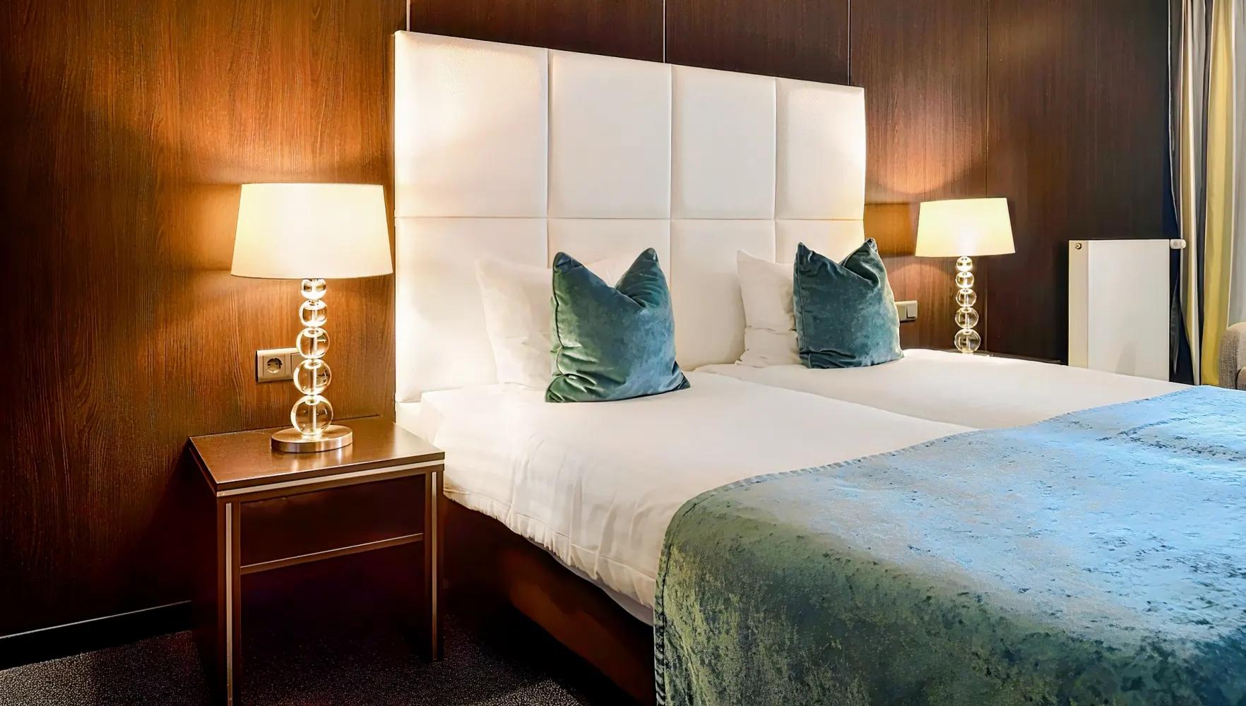 A luxurious double bed suite at the Hotel Vught s Hertogenbosch