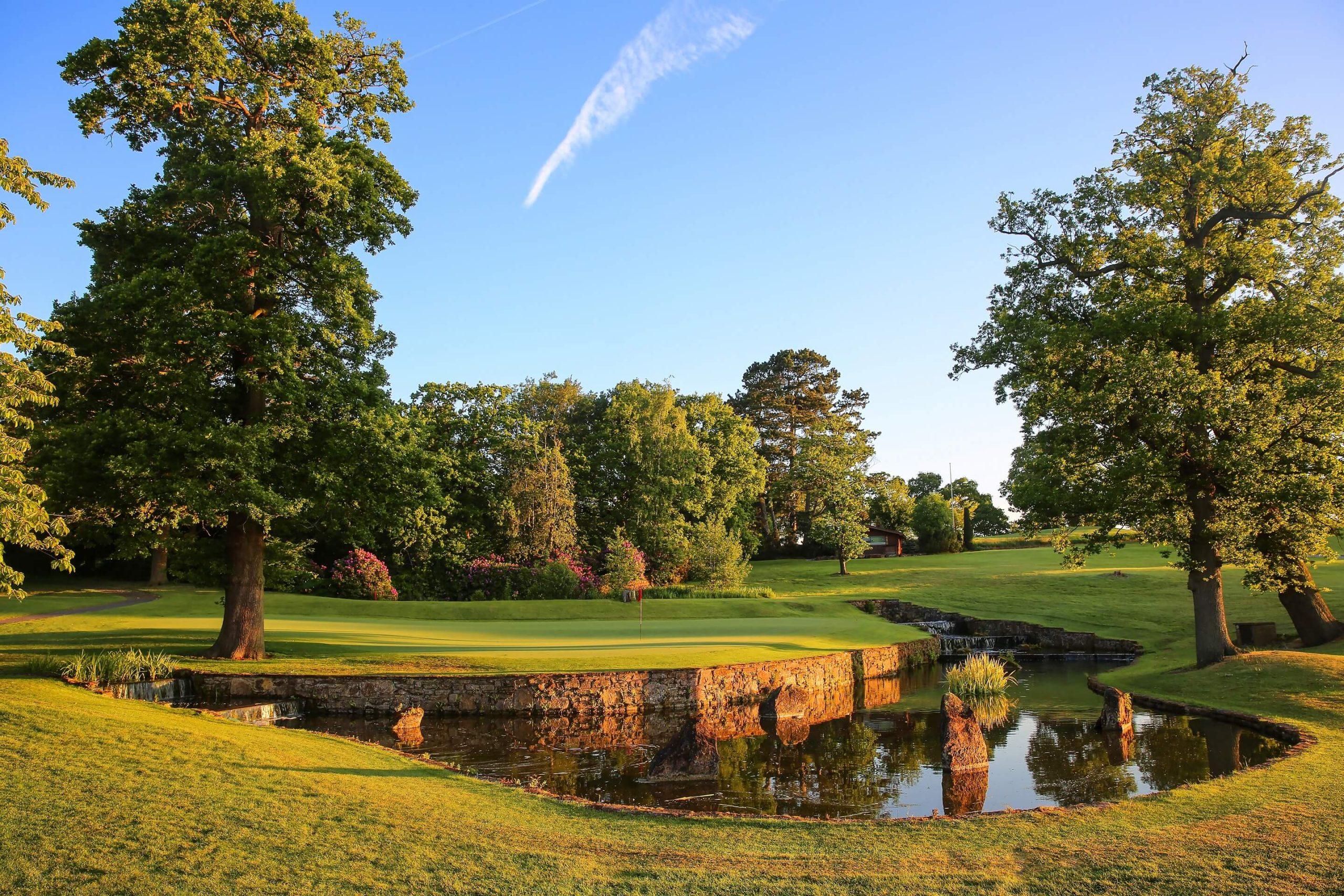 Green surrounded by a water hazard (dusk)