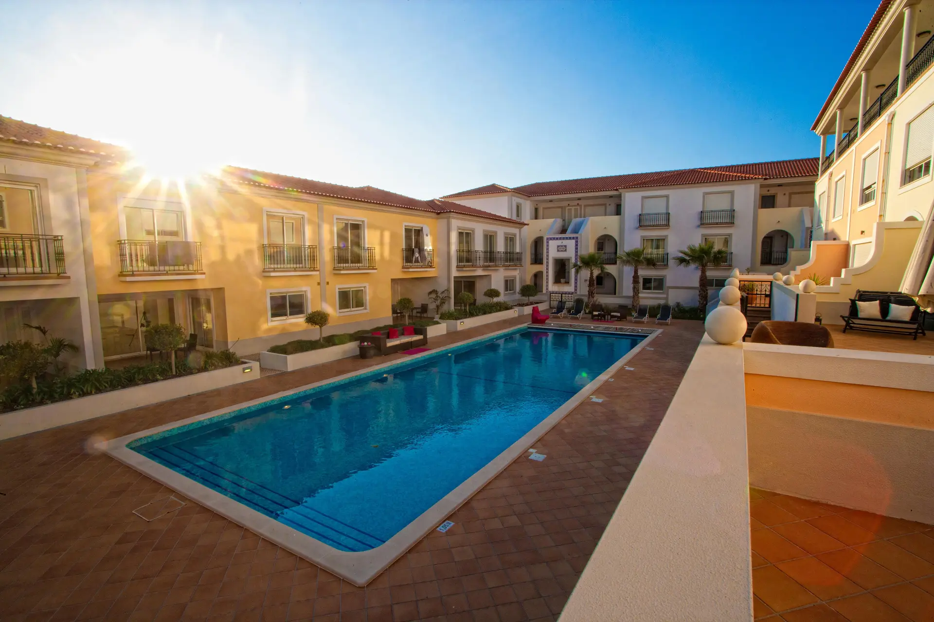 Outdoor swimming pool at the Praia D'El Rey Golf & Beach Resort - THE VILLAGE