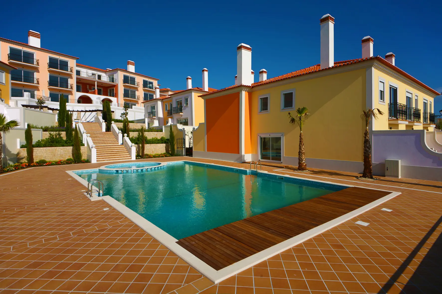 Outdoor swimming pool at the Praia D'El Rey Golf & Beach Resort - THE VILLAGE