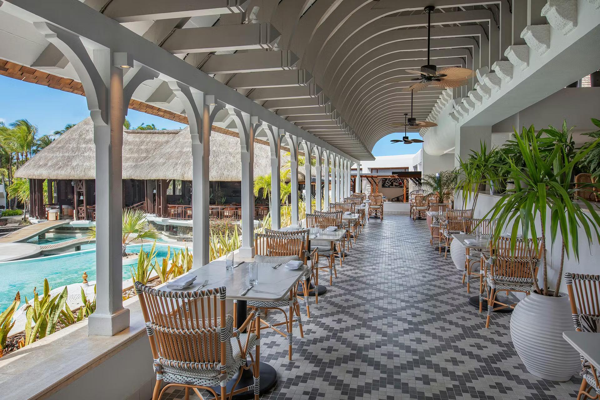 Outdoor dining area at the Shangri La Touessrok