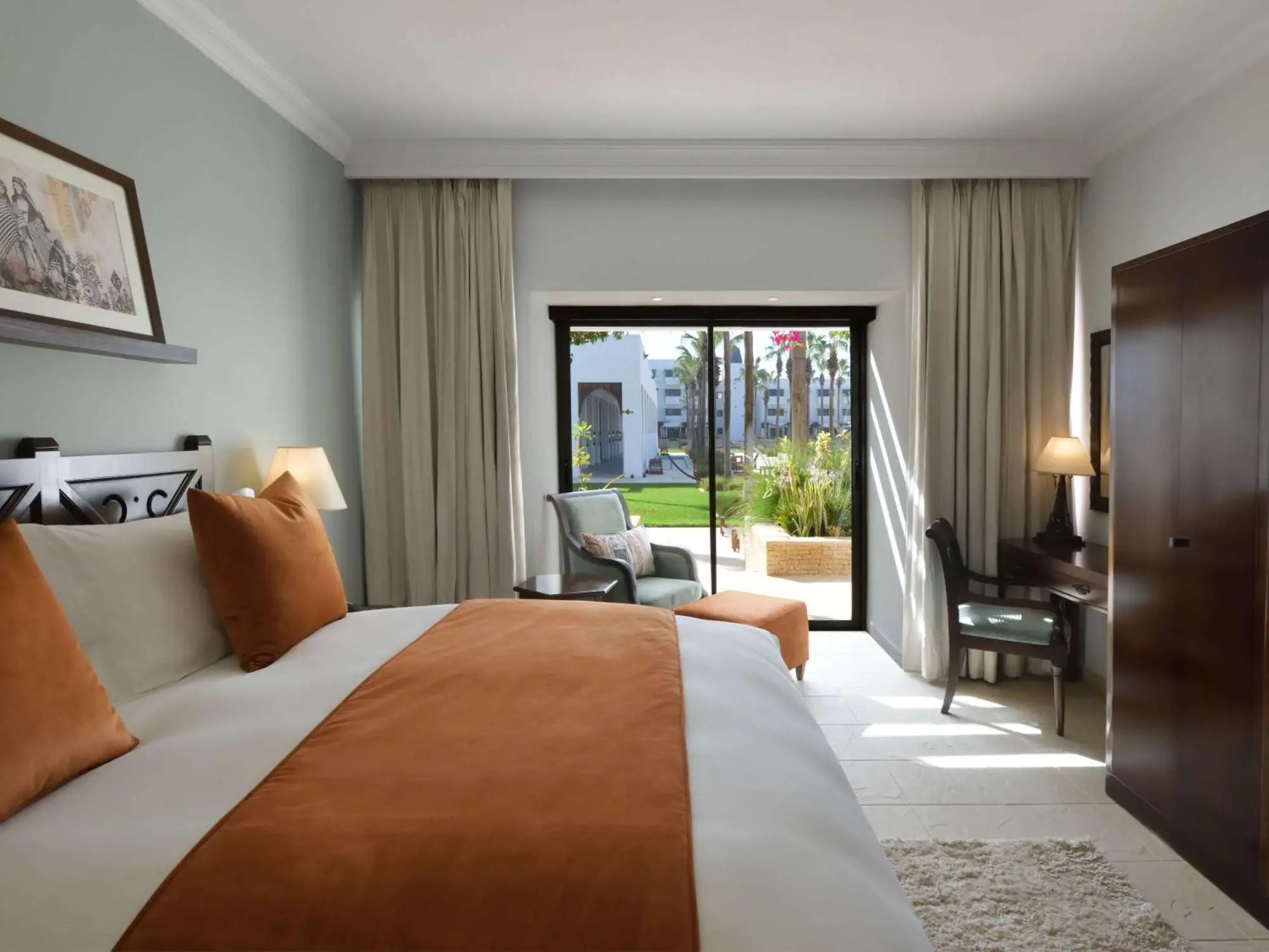 Double bed suite with balcony views