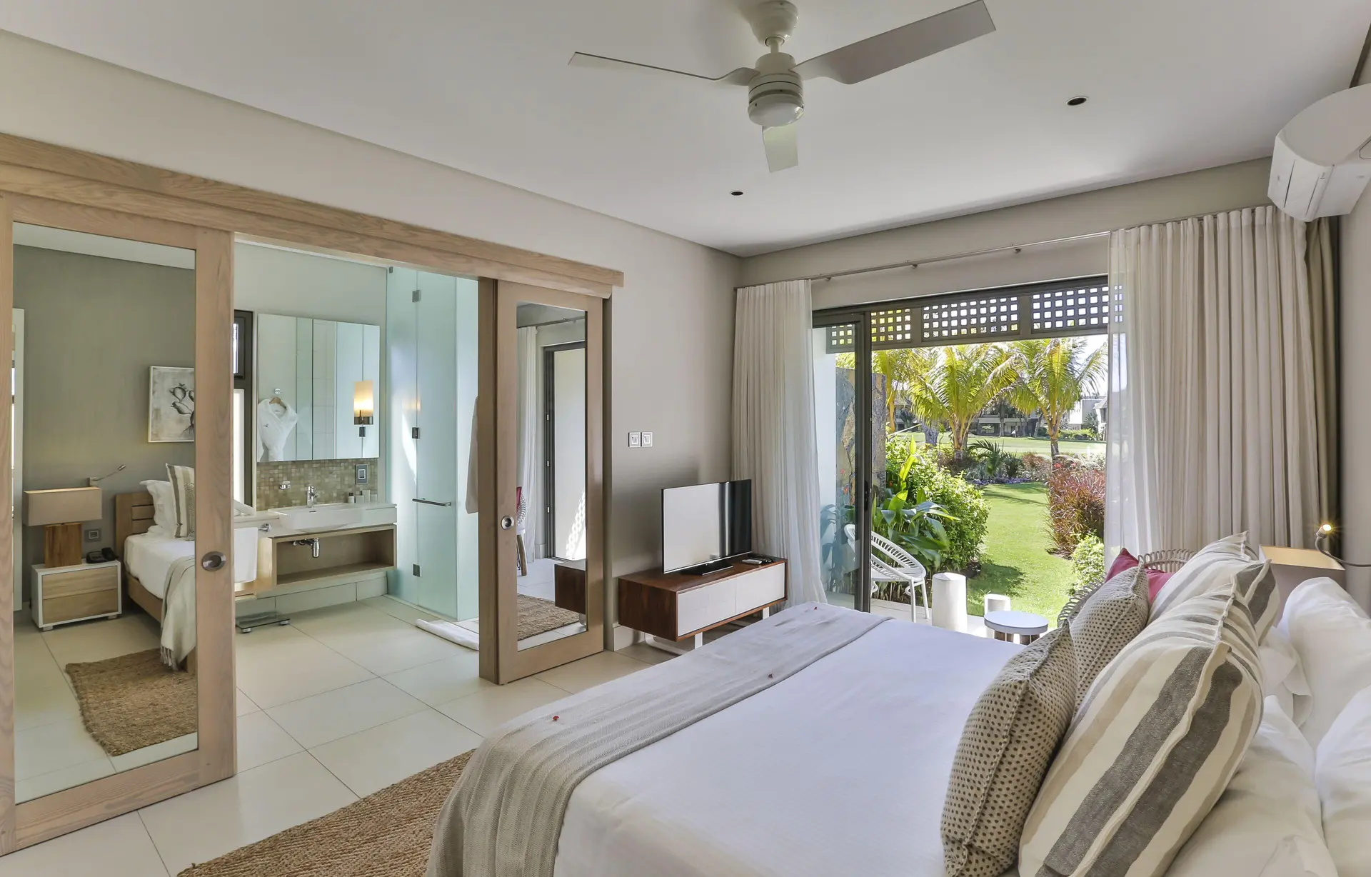 Luxurious double bed suite at The Bay Club at Anahita