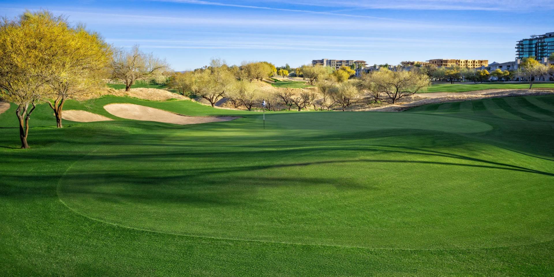 A well maintained fairway nestled with sand bunkers at The Westin Kierland Resort and Spa