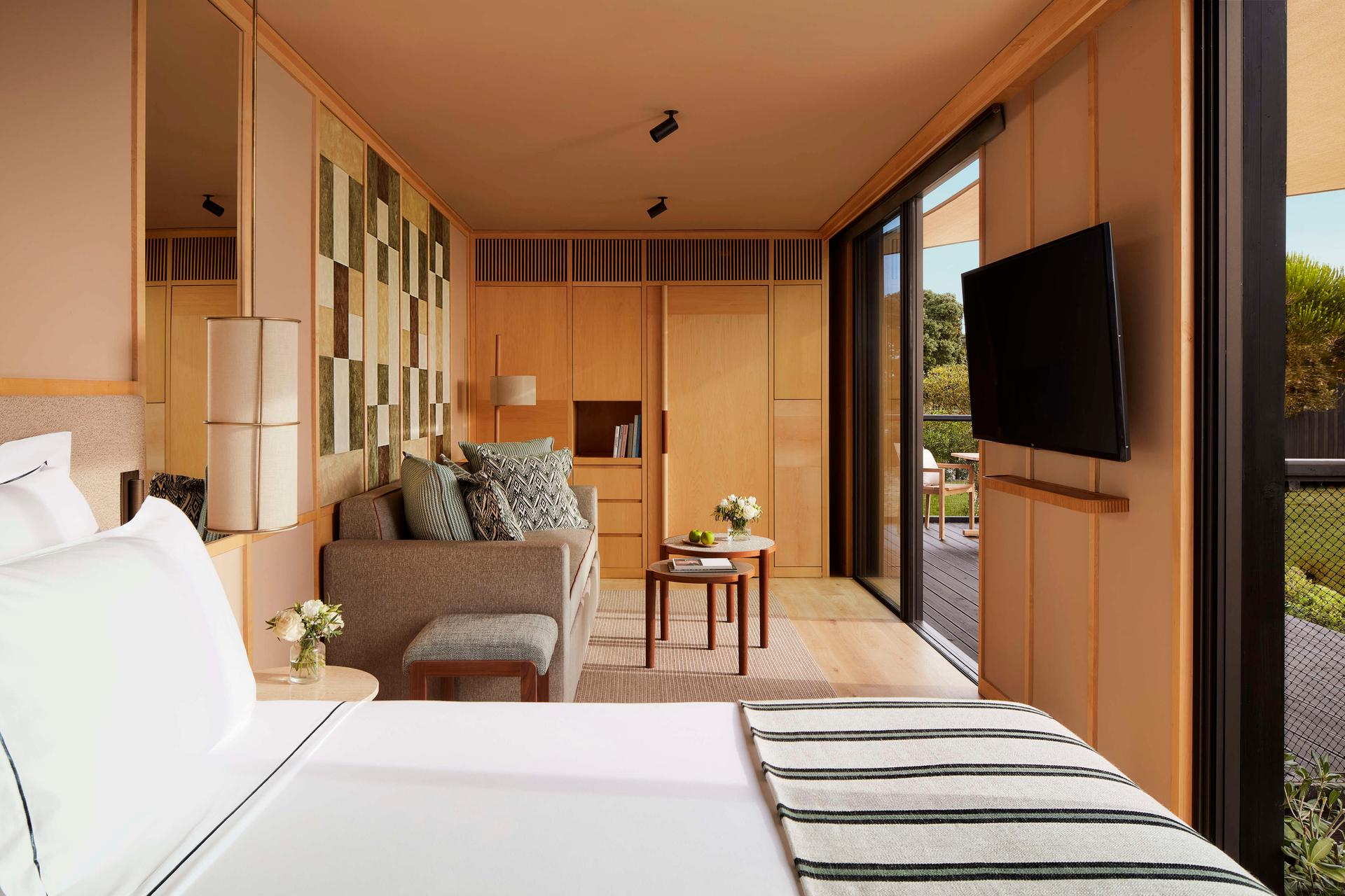 Double bed room at the Tivoli Estela Golf & Lodges Porto