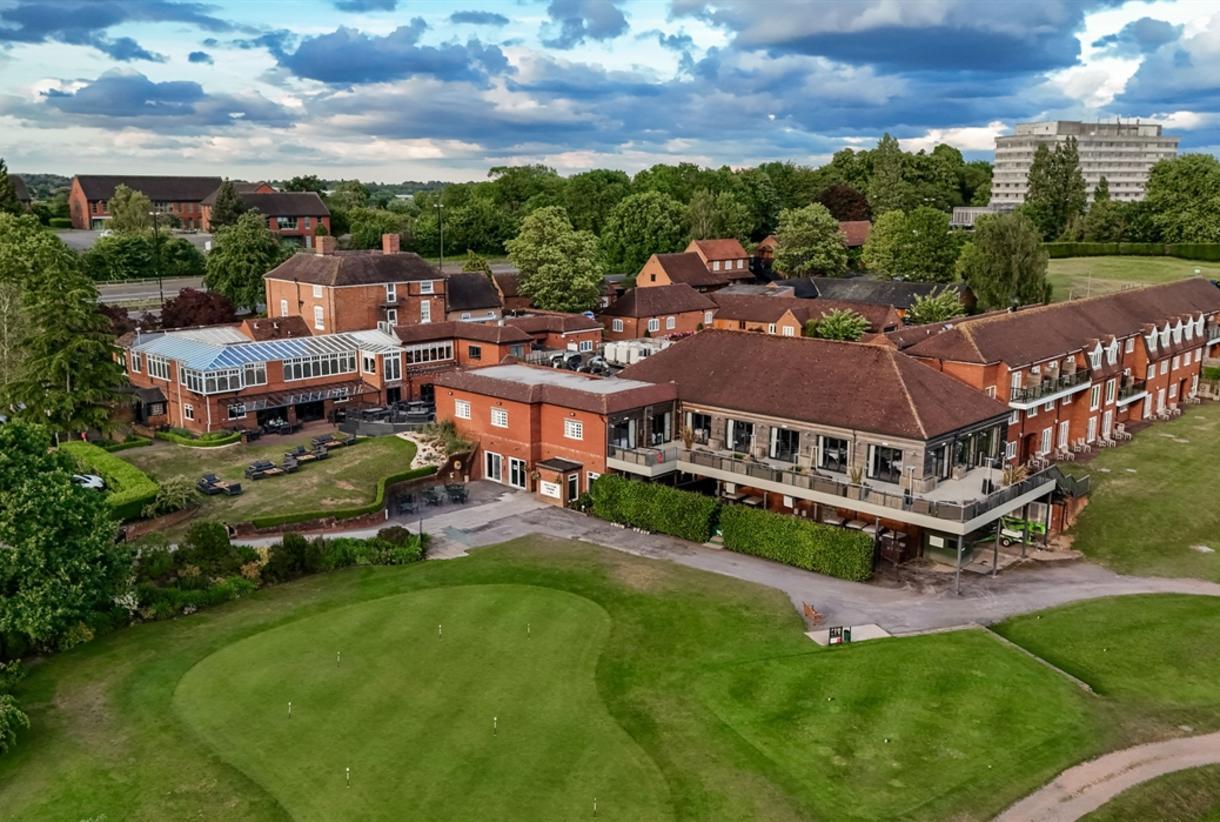 Birdseye view of the Windmill Village Hotel, Golf Club & Spa building and a practice green