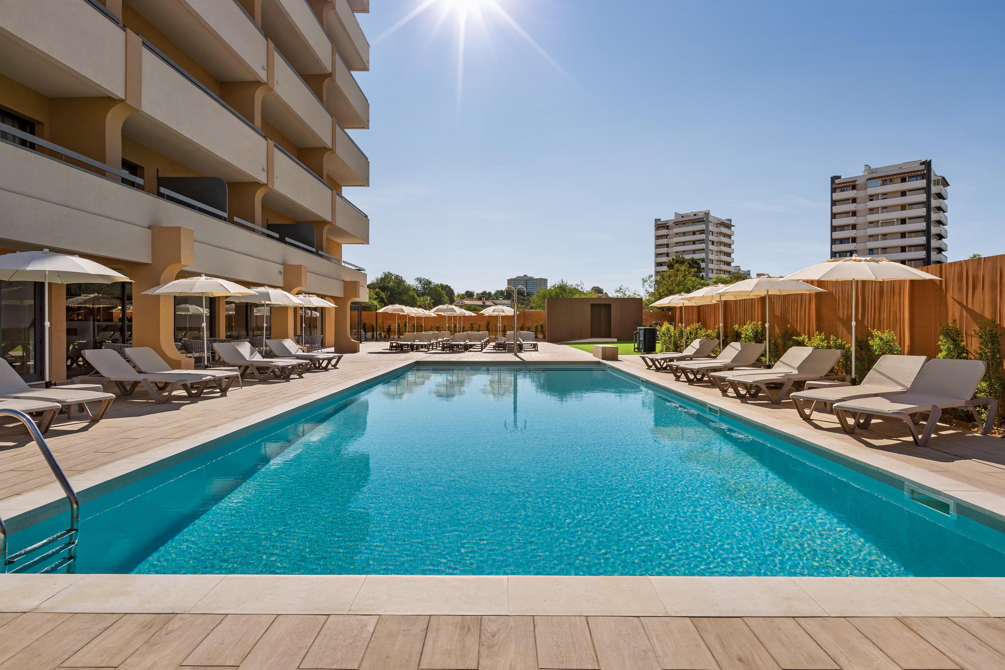 Outdoor swimming pool at the Wyndham Residences Alvor Beach