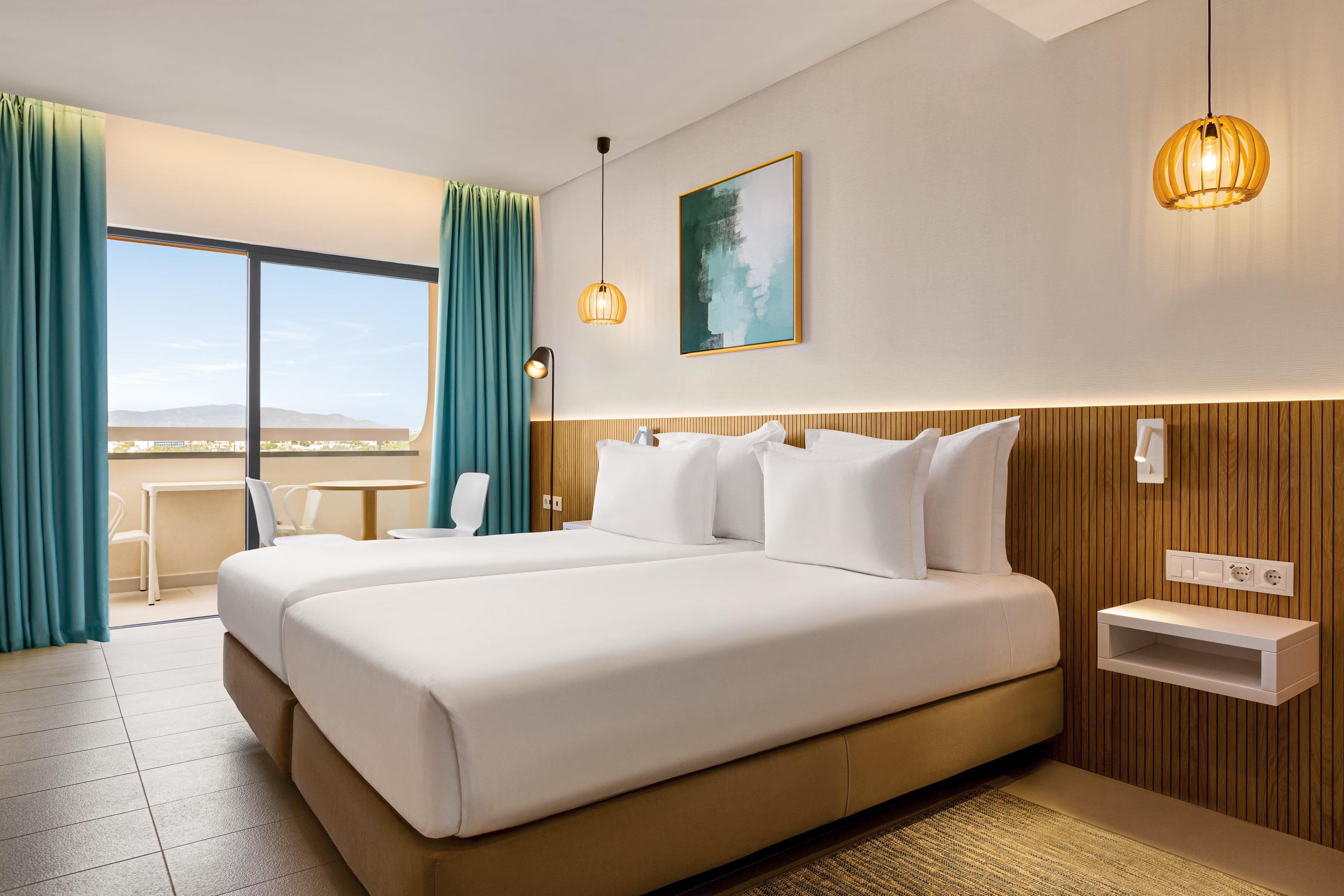 Double bed suite at the Wyndham Residences Alvor Beach