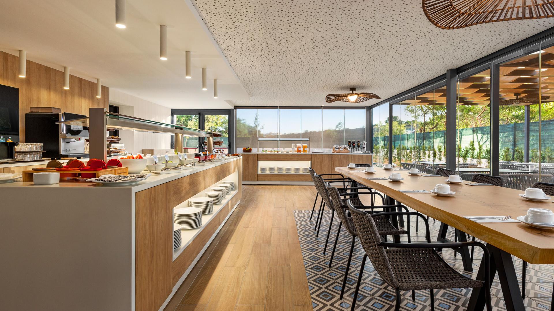 Breakfast bar at the Wyndham Residences Alvor Beach