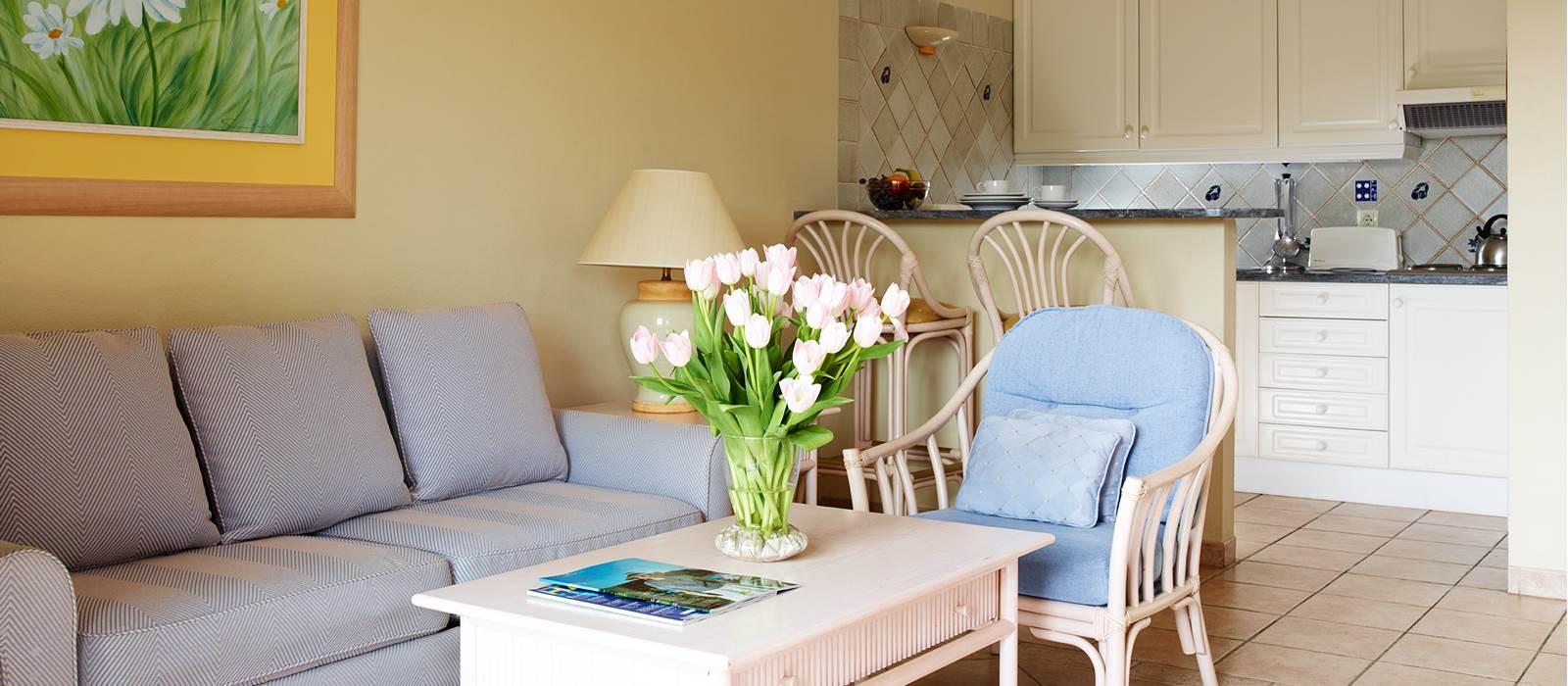 Living room and kitchen as part of an aparthotel at Formosa Park Apartment Hotel