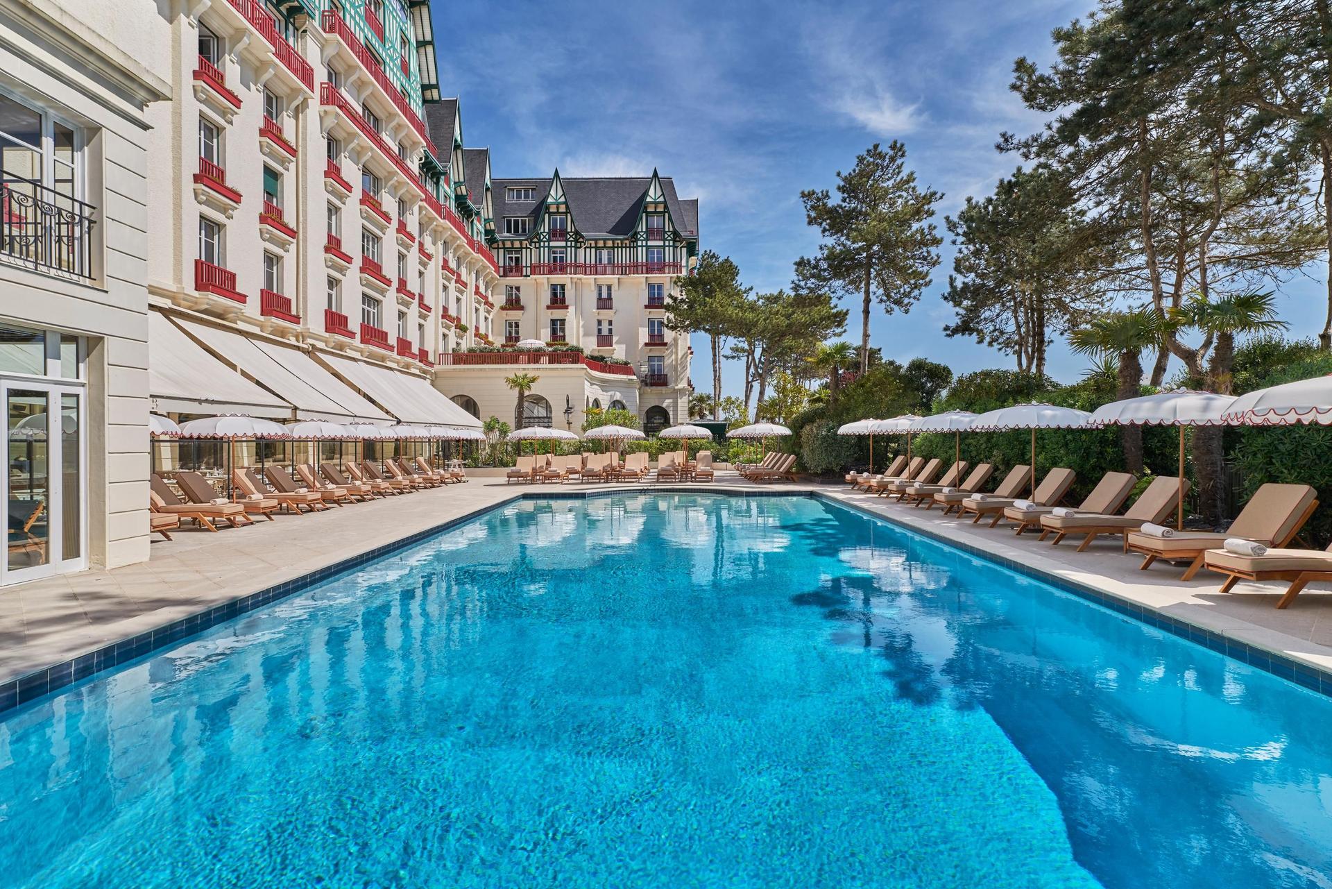 Hotel Barriere L'Hermitage La Baule building overlooking the outdoor swimming pool