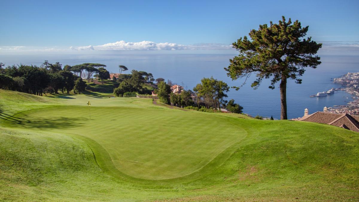 A smooth coastal green at at Hotel Casa Velha do Palheiro - Relais & Chateaux