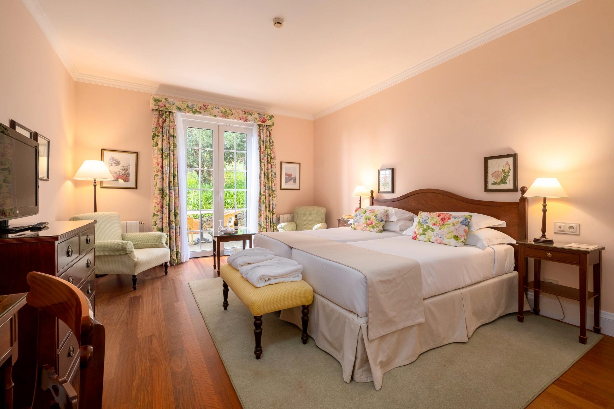 Double bed suite at Hotel Casa Velha do Palheiro - Relais & Chateaux
