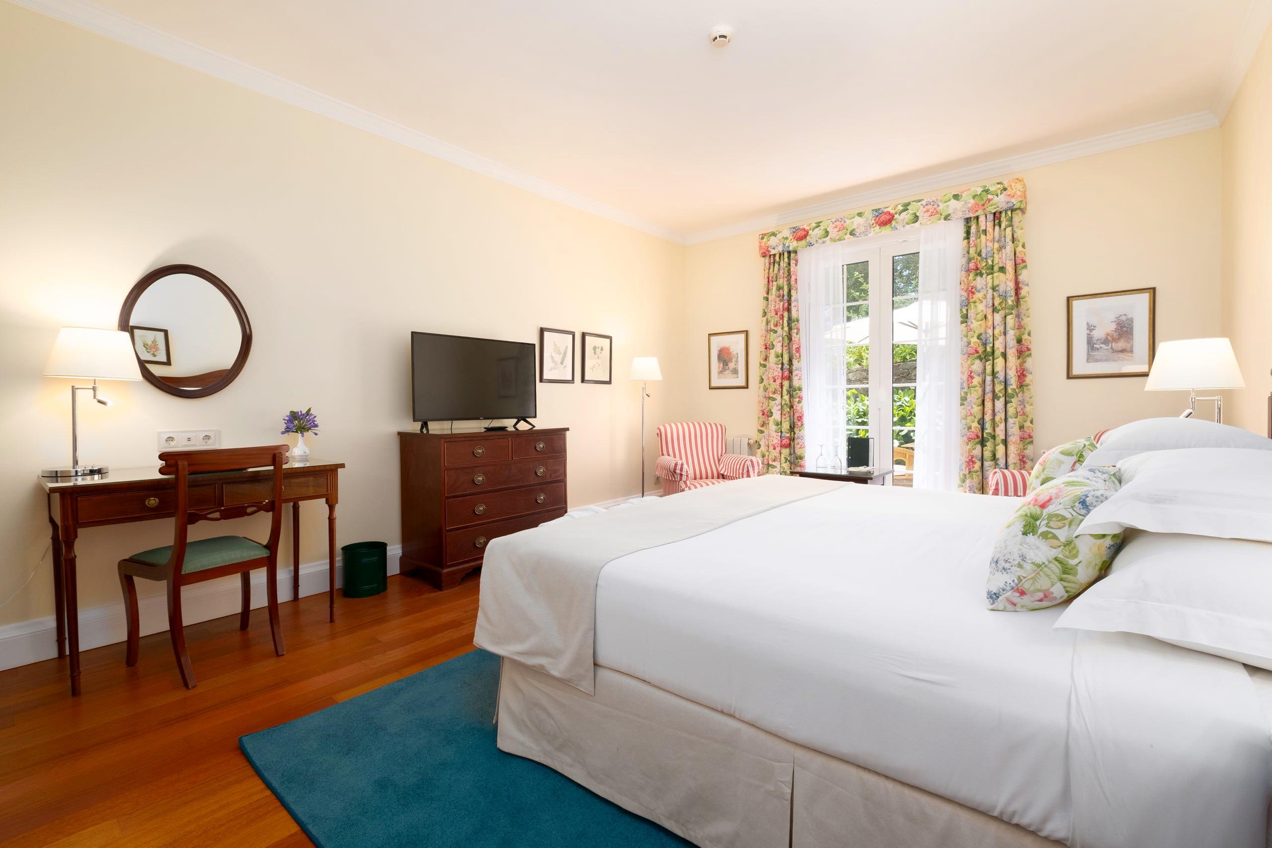 Double bed suite at Hotel Casa Velha do Palheiro - Relais & Chateaux