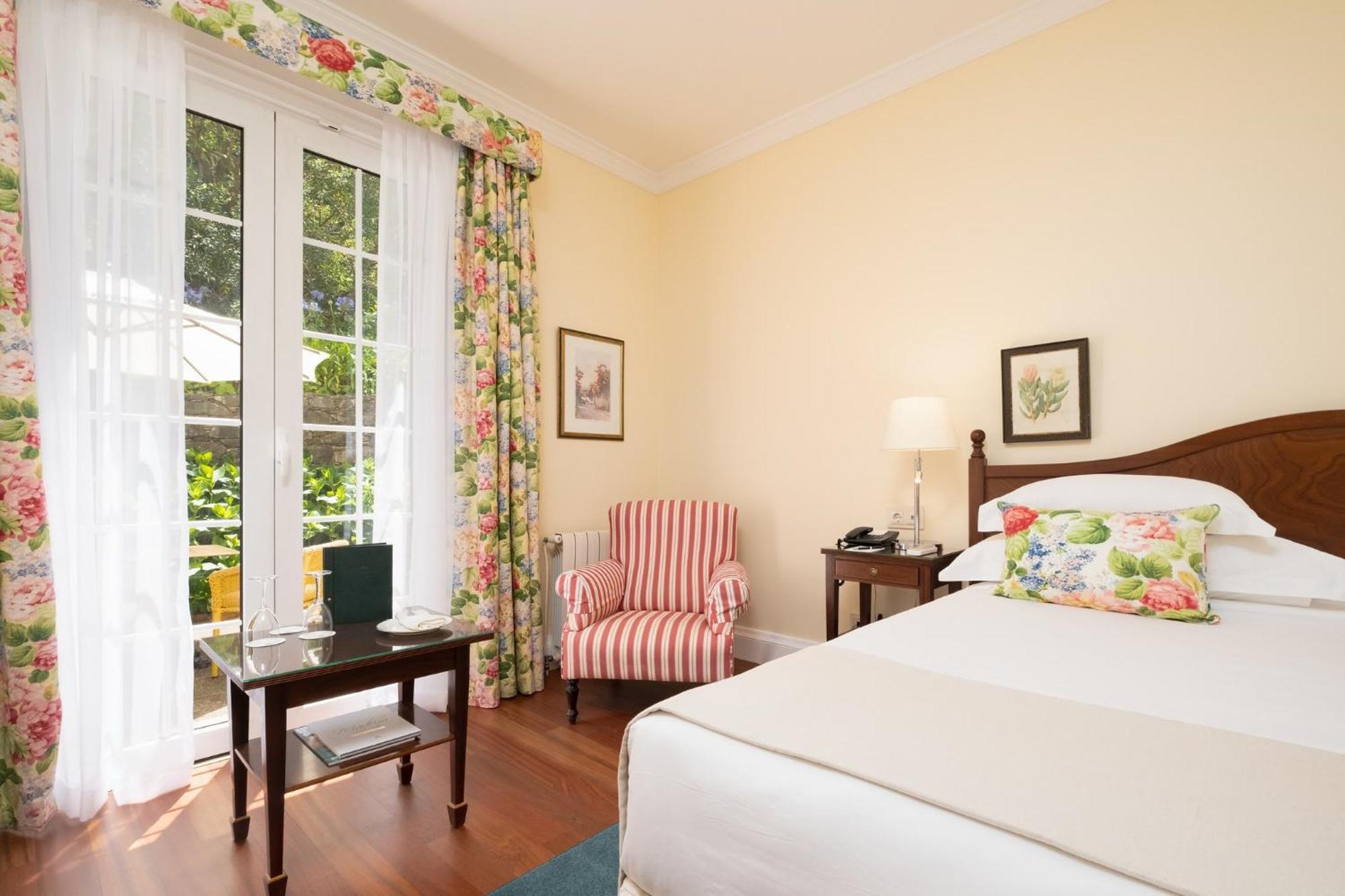 Double bed suite at Hotel Casa Velha do Palheiro - Relais & Chateaux
