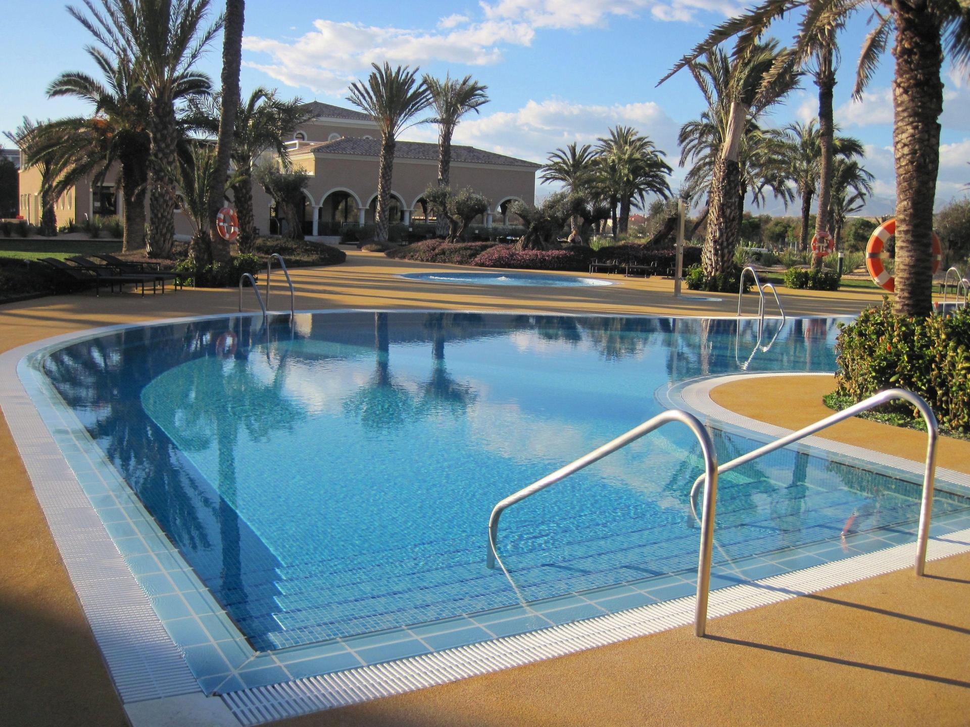 Outdoor swimming pool at Hotel Golf Almerimar