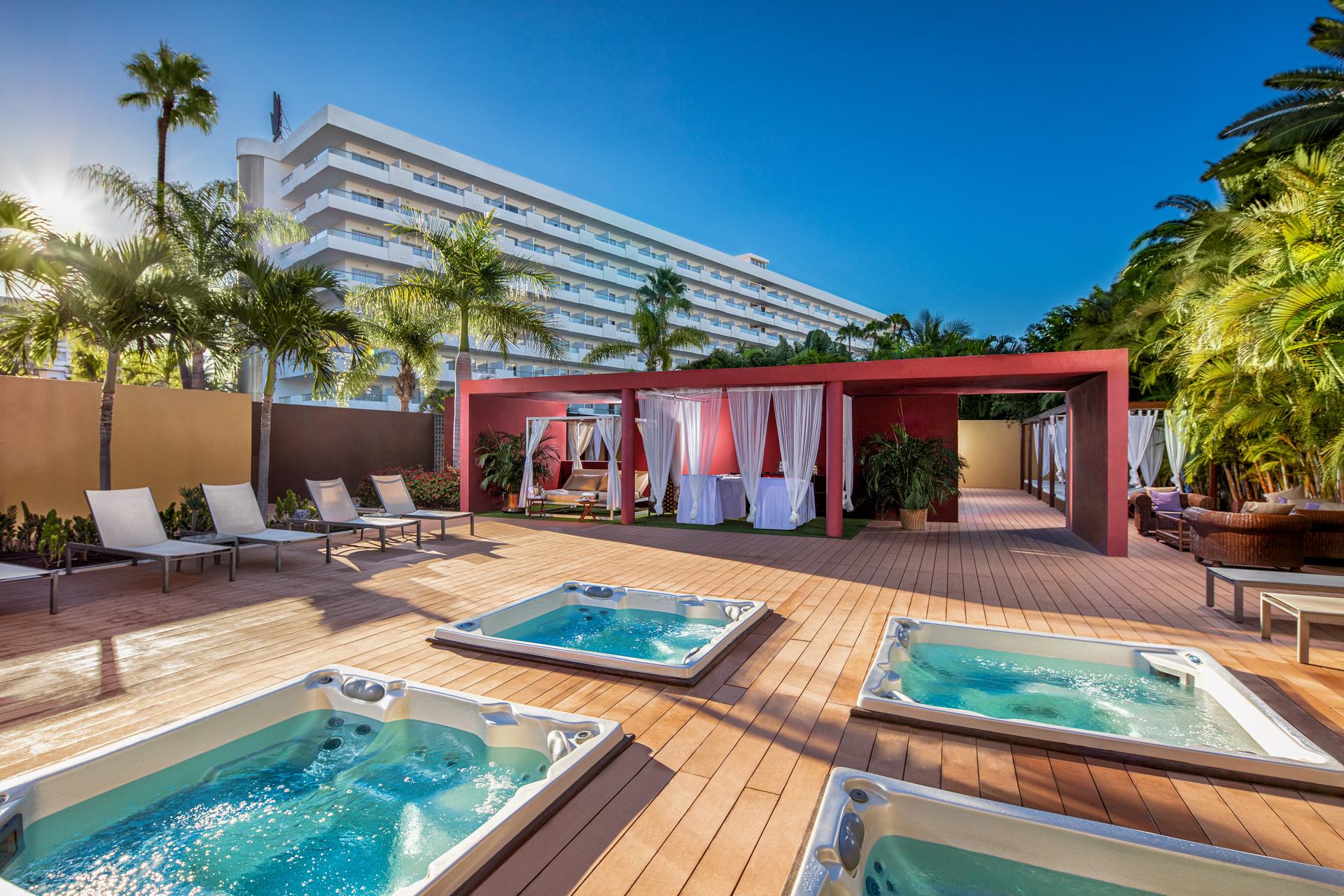 Jacuzzi's at Hotel Gran Canaria Princess - Adults Only