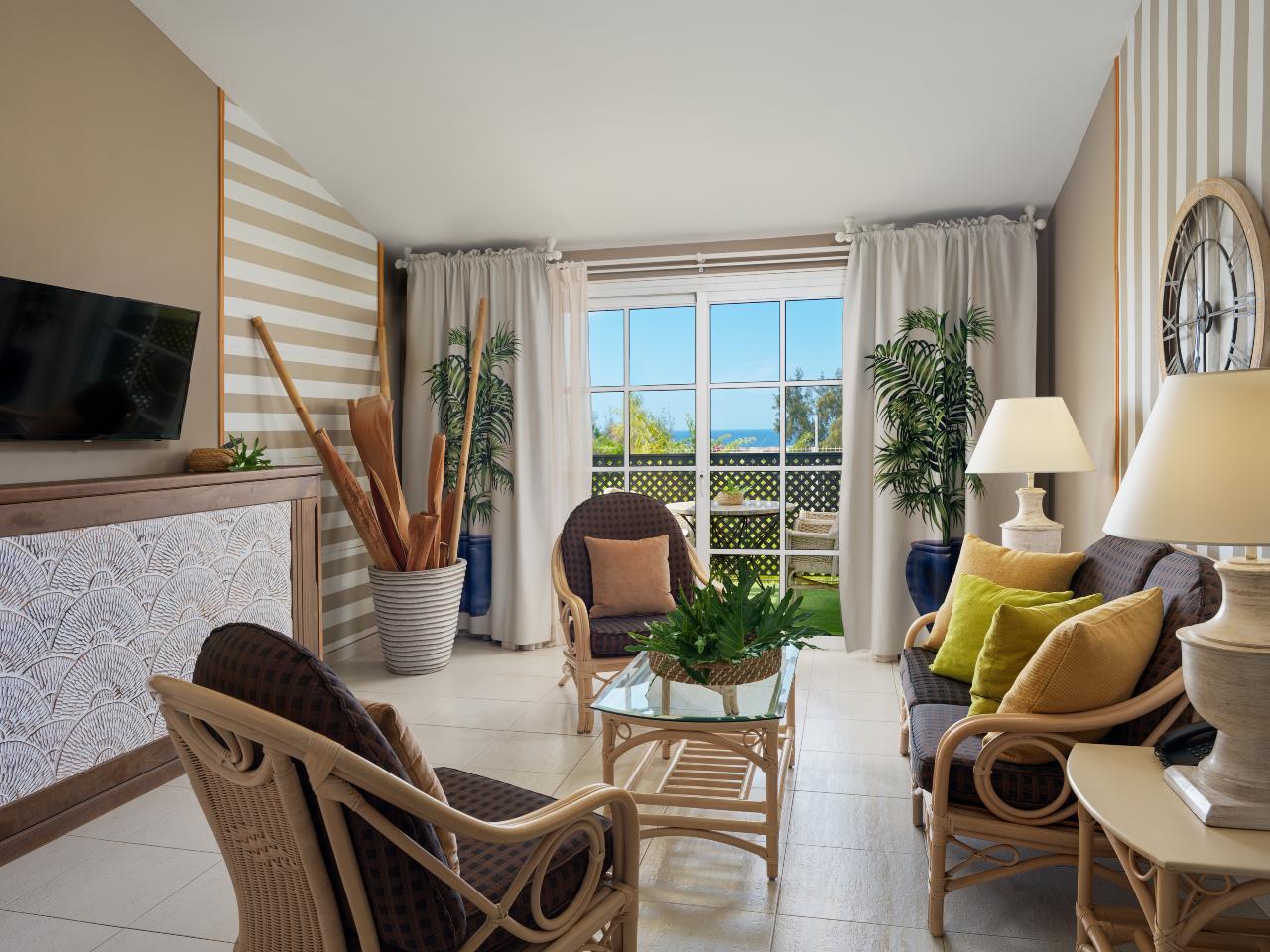 Living room as part of a suite at Hotel Gran Oasis Resort