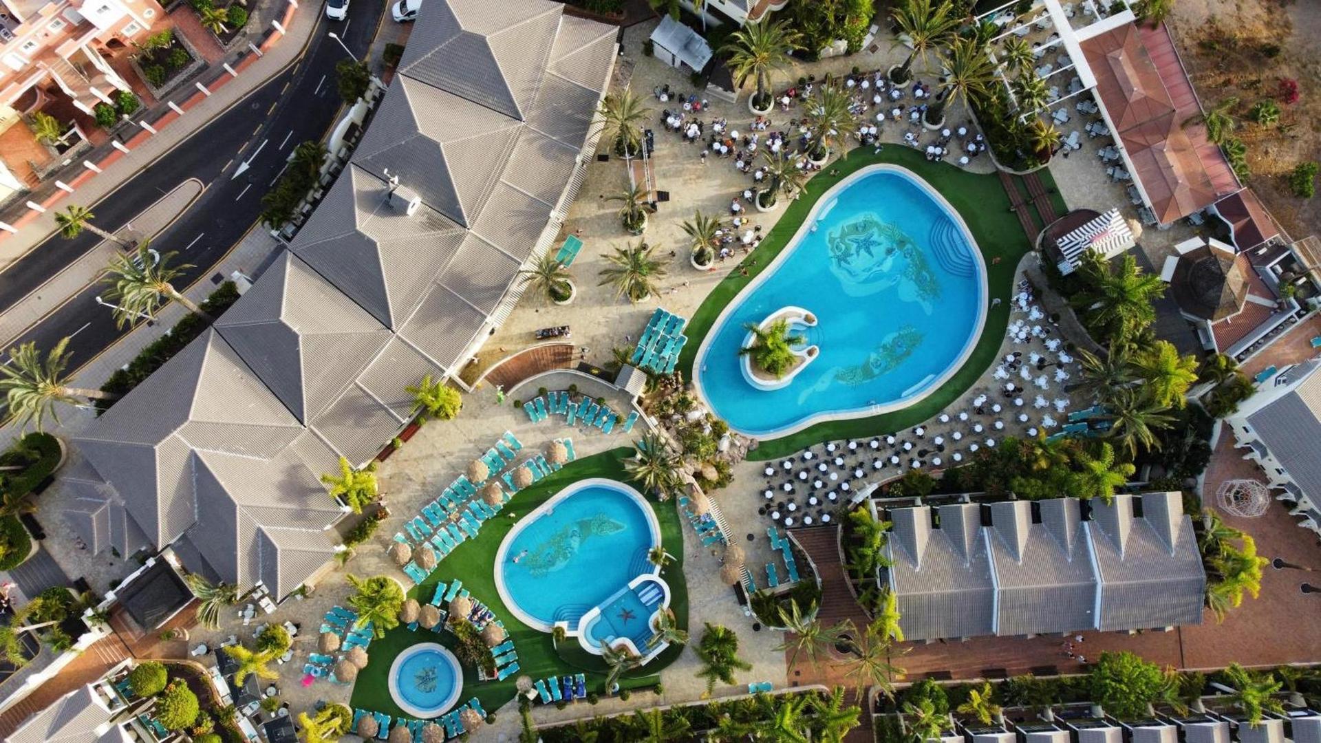 Aerial view of the outdoor pools at Hotel Gran Oasis Resort