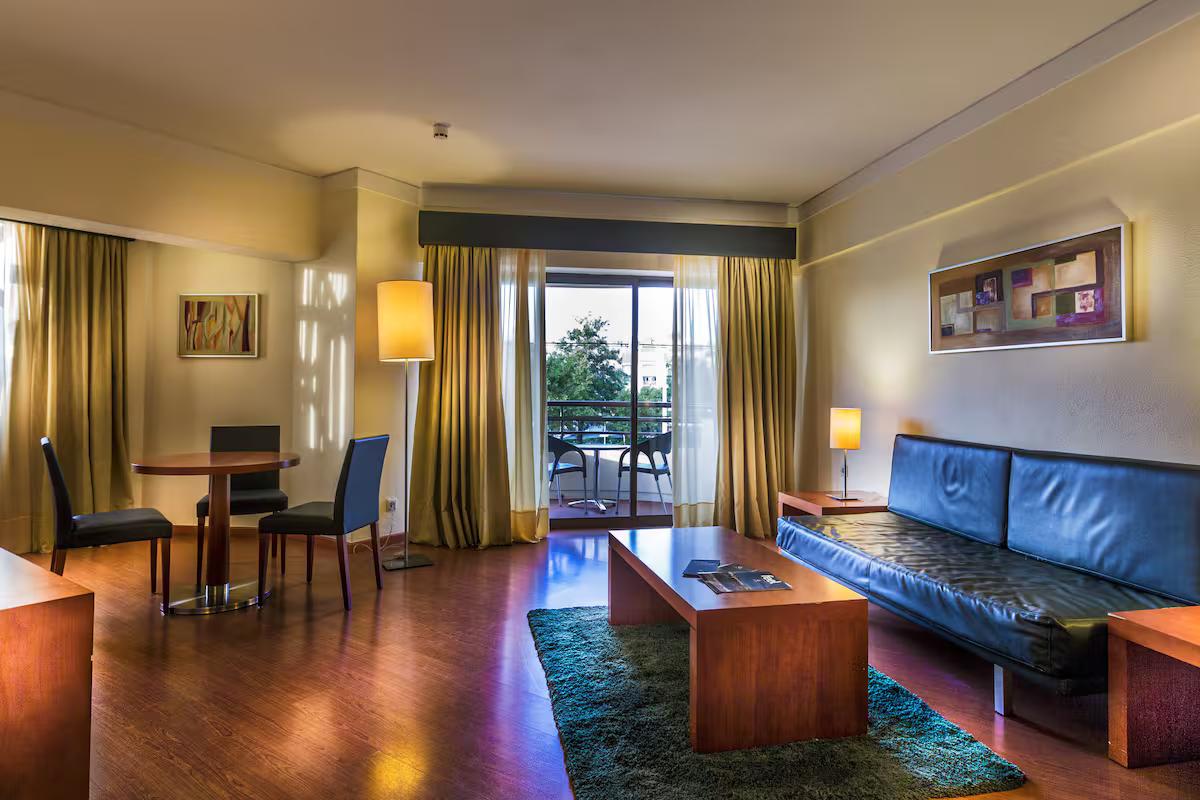 Lounging area as part of a suite at Hotel Vila Gale Cerro Alagoa