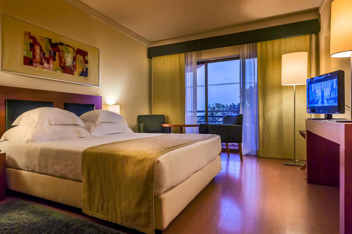 Double bed suite at Hotel Vila Gale Cerro Alagoa