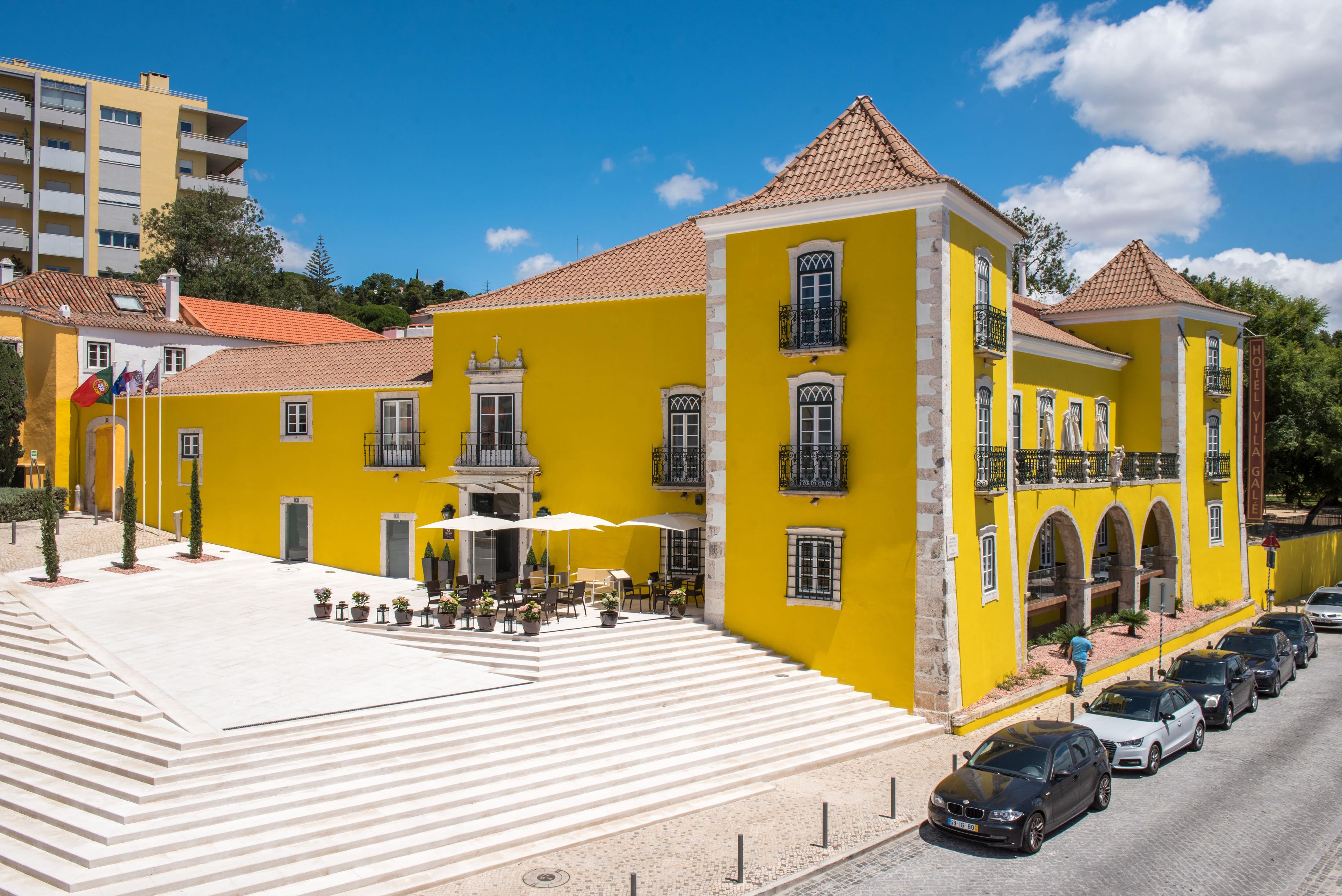 Panoramic view of the yellow house part of Hotel Vila Gale Collection Palacio