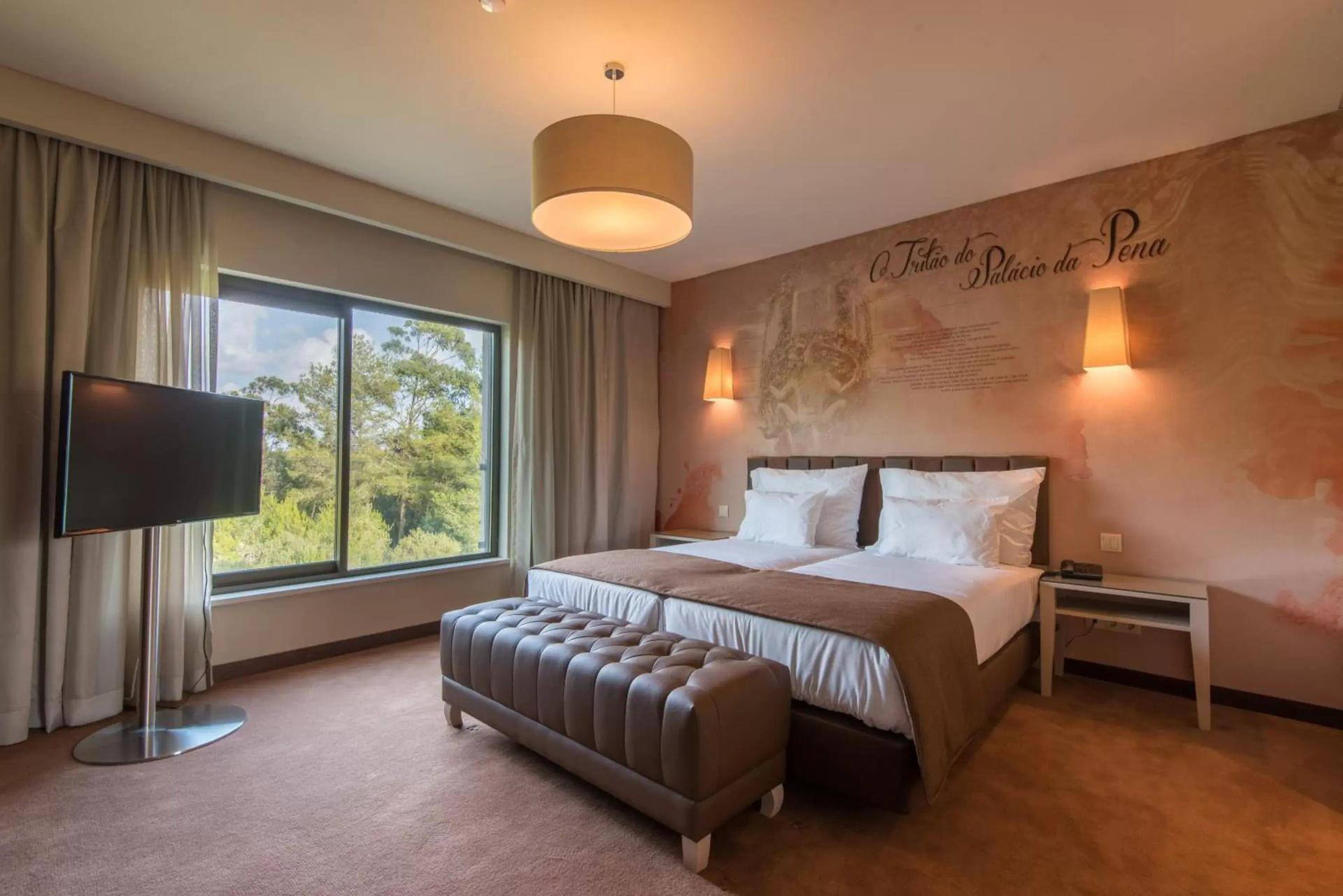 Double bed suite at Hotel Vila Gale Collection Palacio