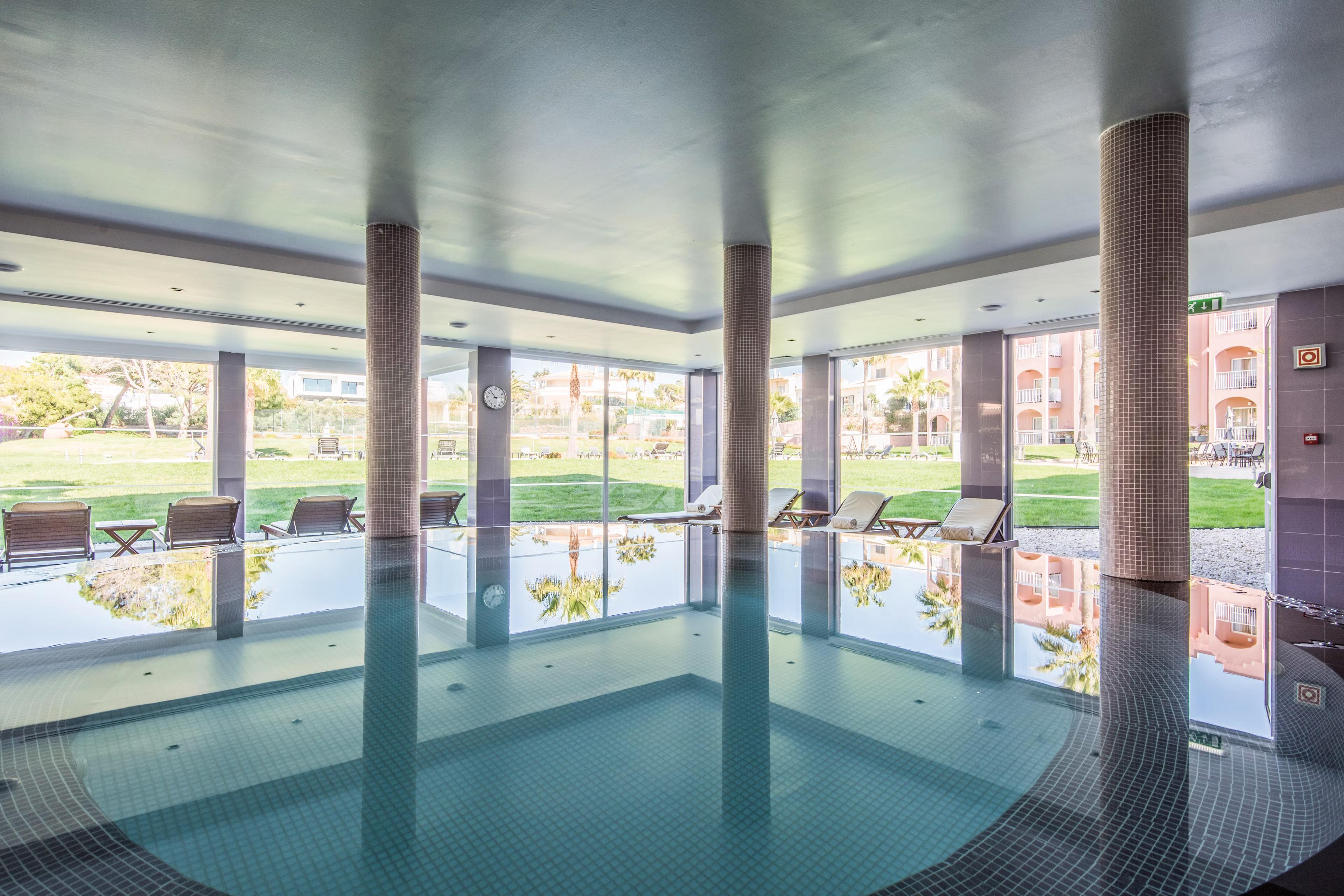 Indoor pol at Hotel Vila Gale Collection Praia