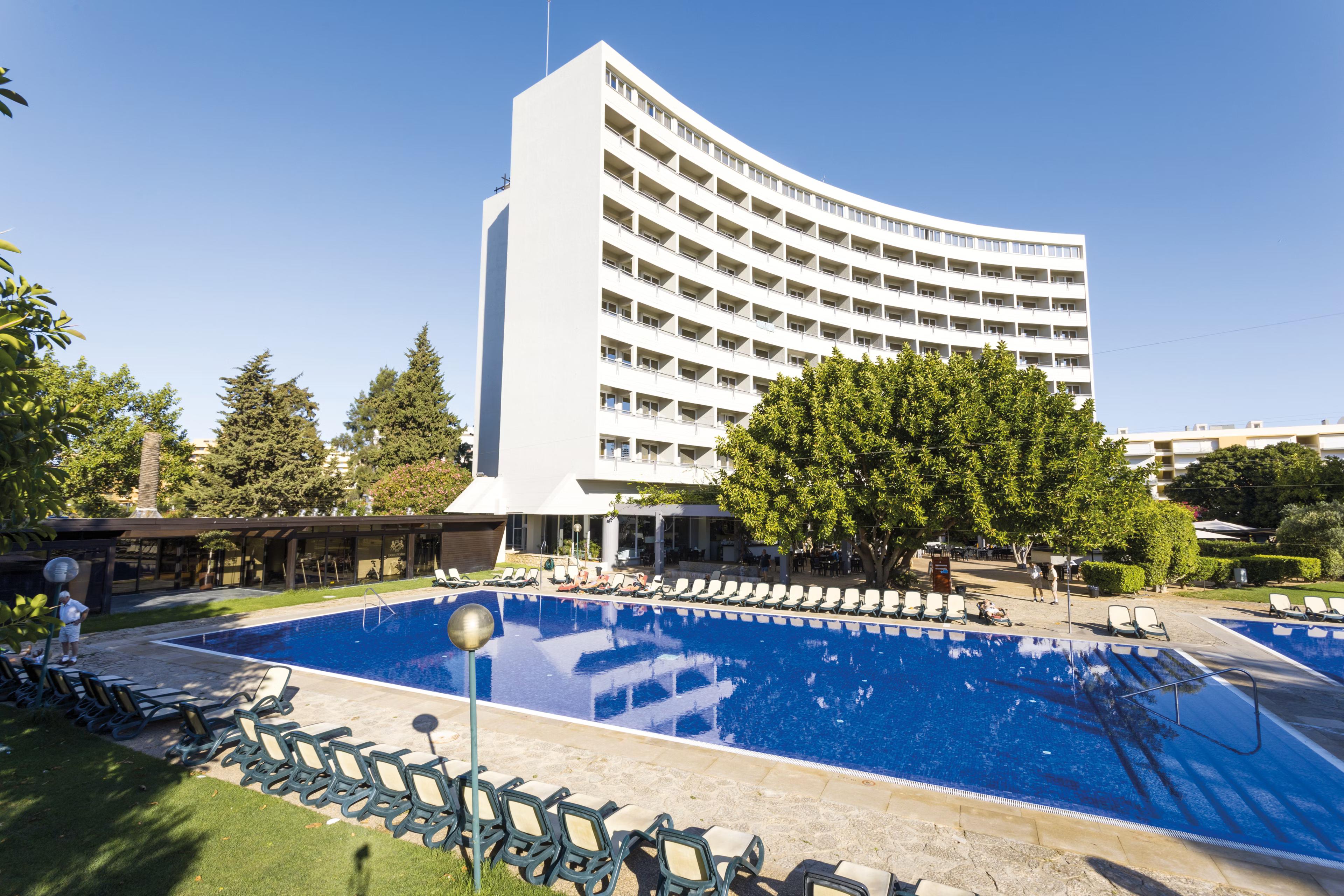 Panoramic view of Hyatt Regency Vilamoura Algarve overlooking the outdoor pool