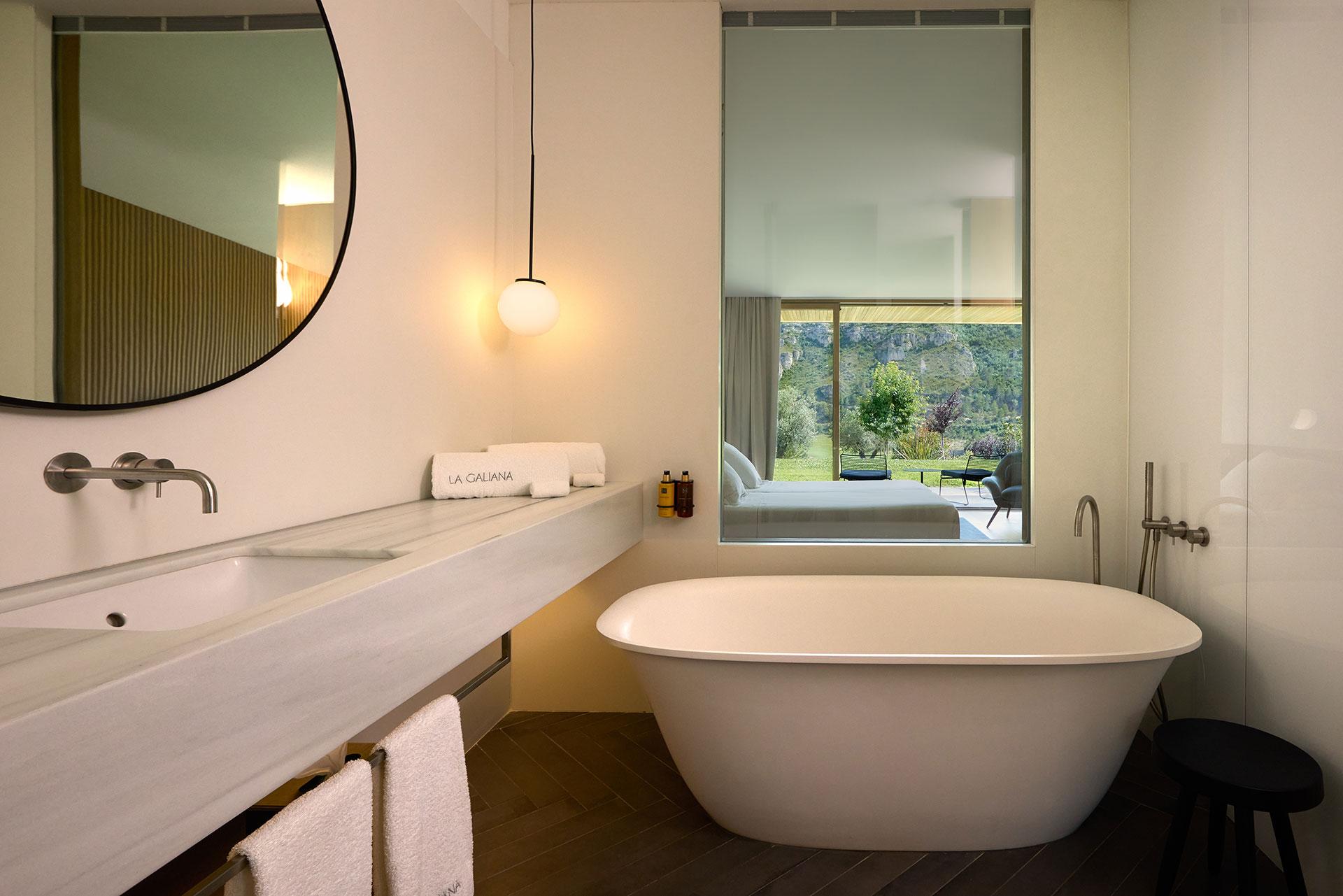 Bathroom as part of a double bed suite at La Galiana Golf Resort